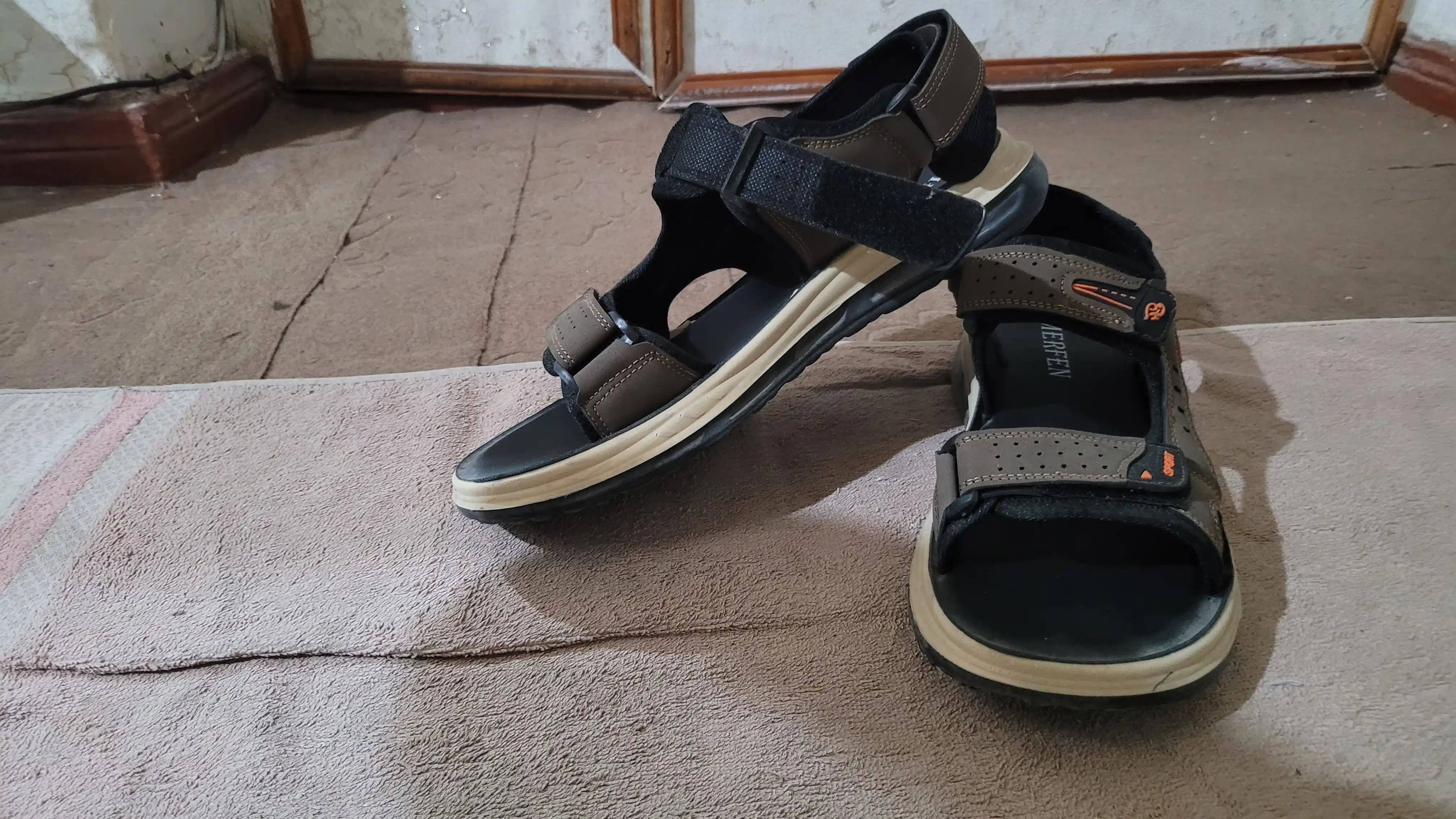 Erkaklar sandalilari, 40-45