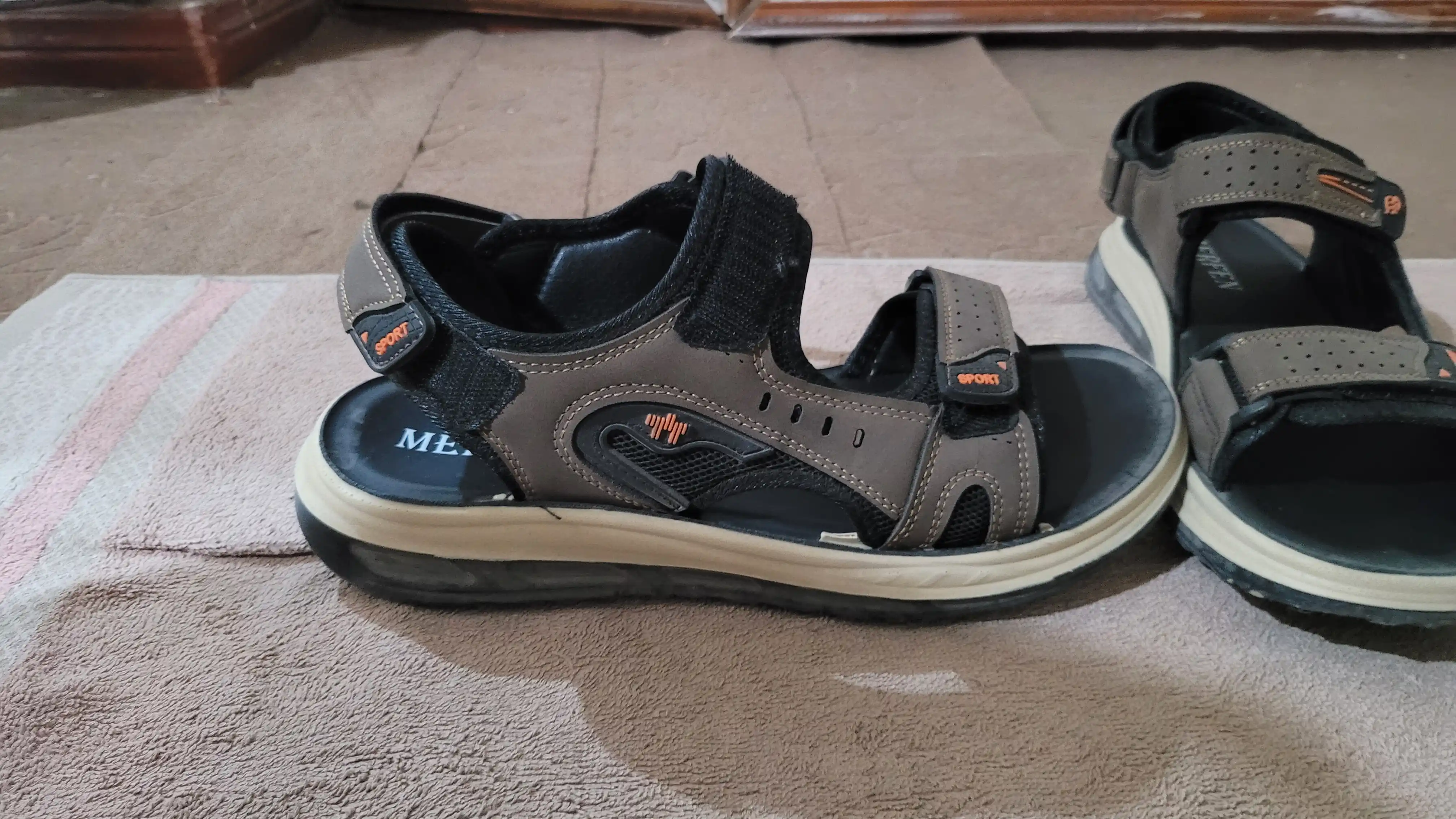 Erkaklar sandalilari, 40-45