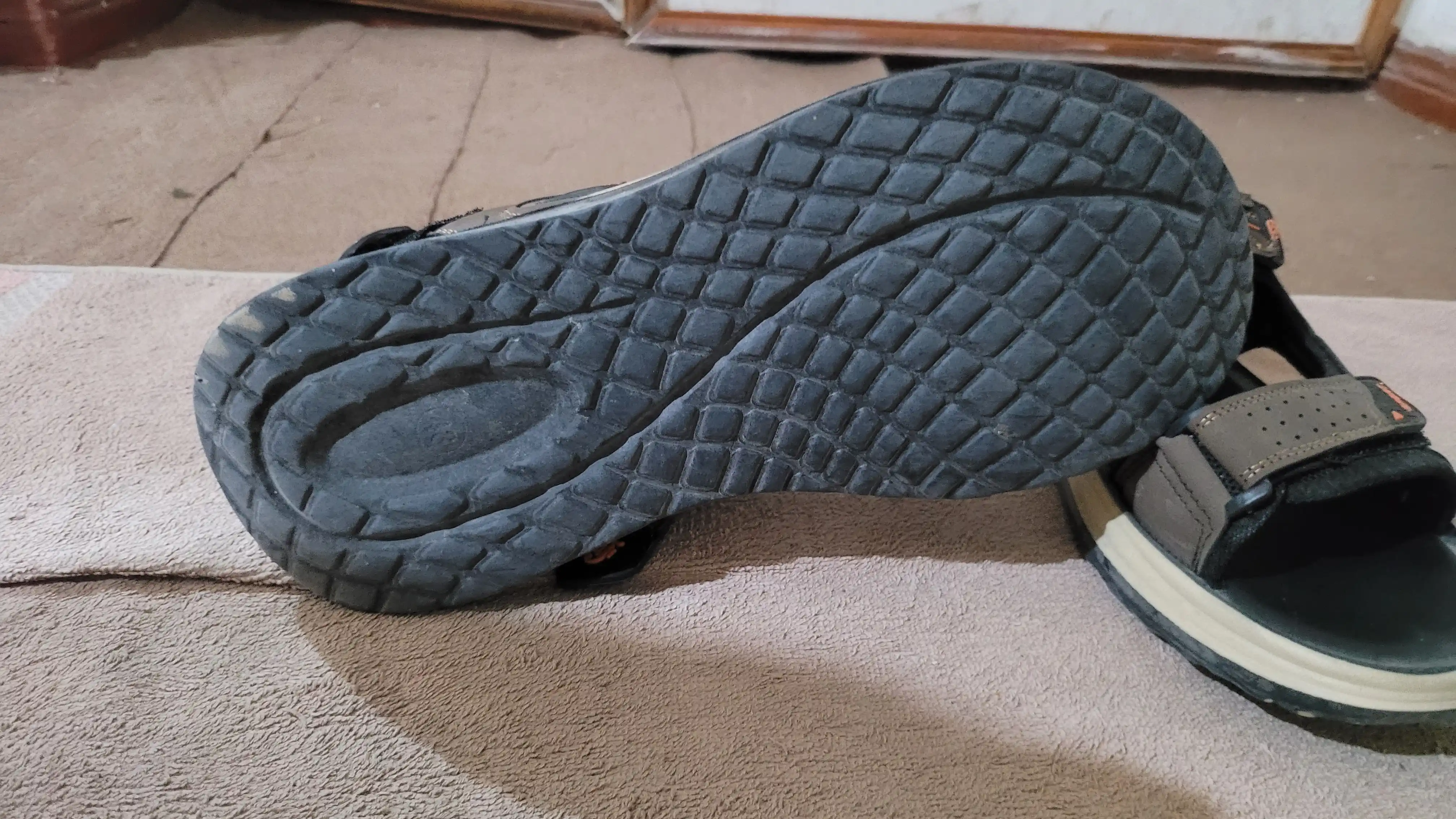 Erkaklar sandalilari, 40-45