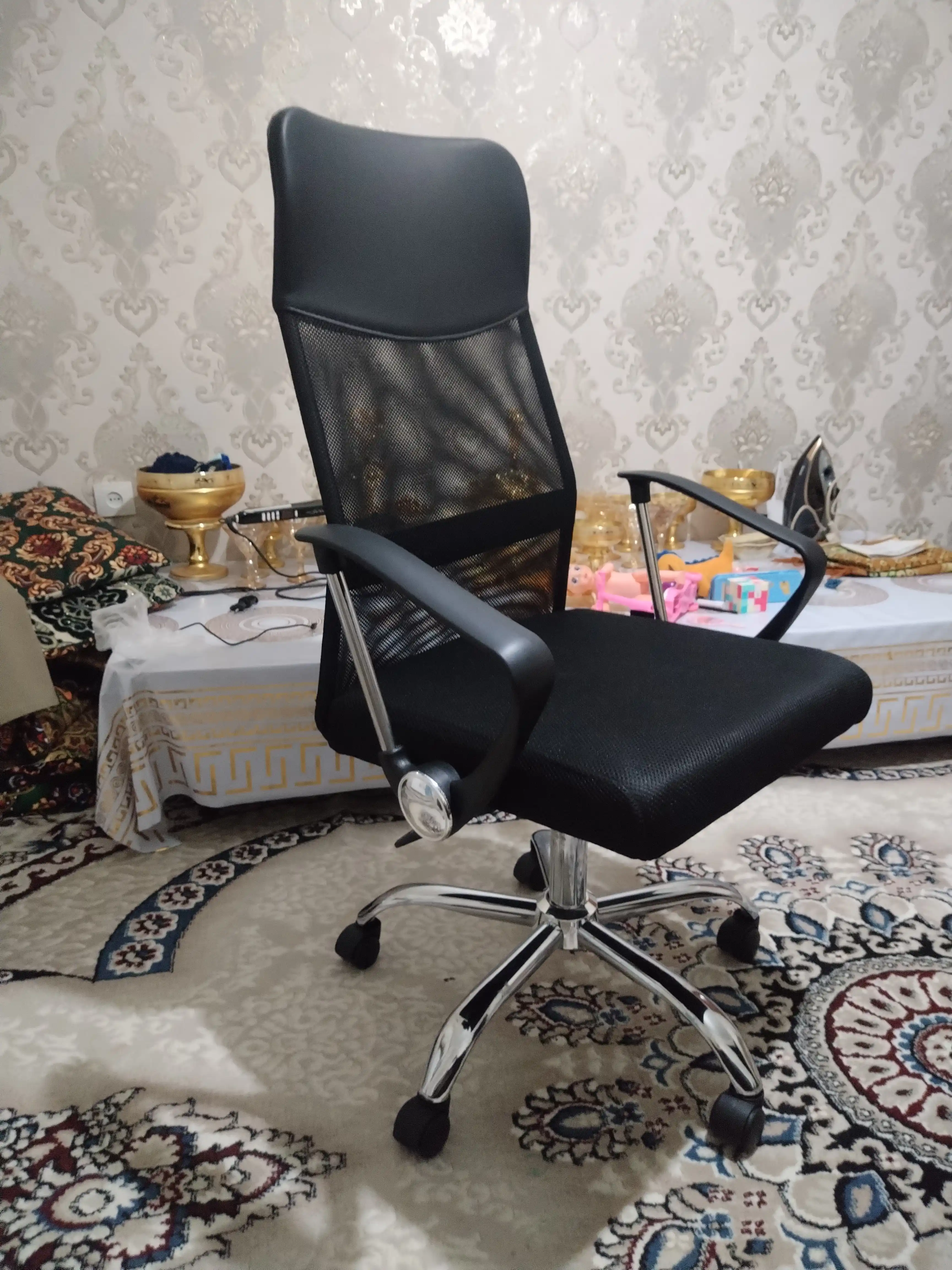 Ofis, uy va boshqa xonalar uchun kreslolar, kompyuter kreslolari