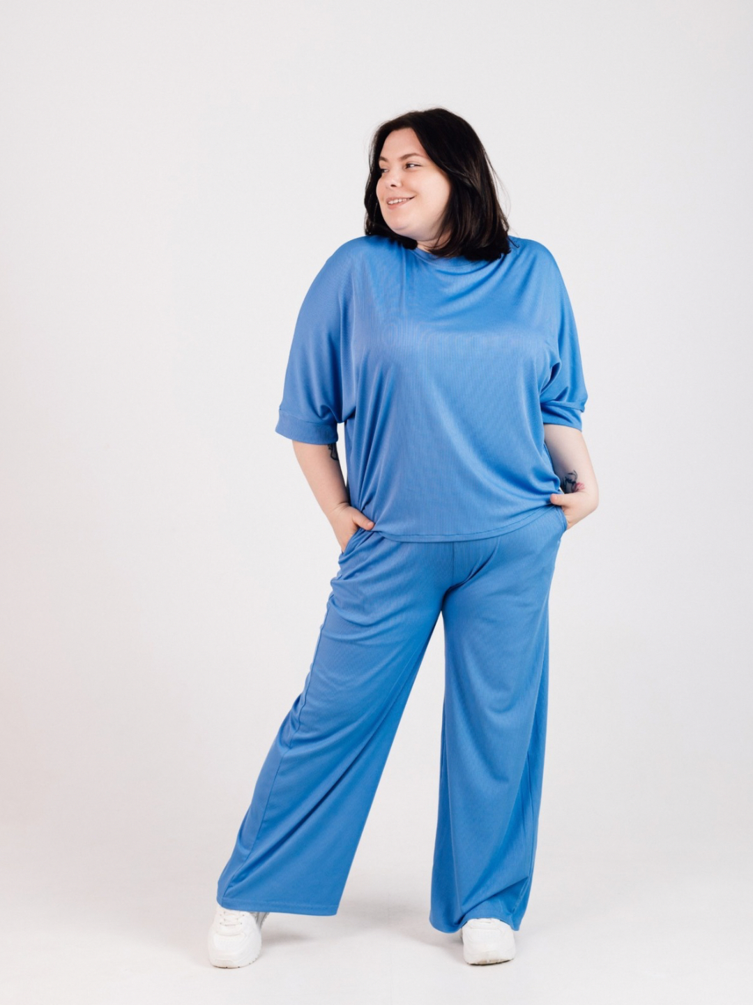 Goli balshoy eshak mini yubka bilan