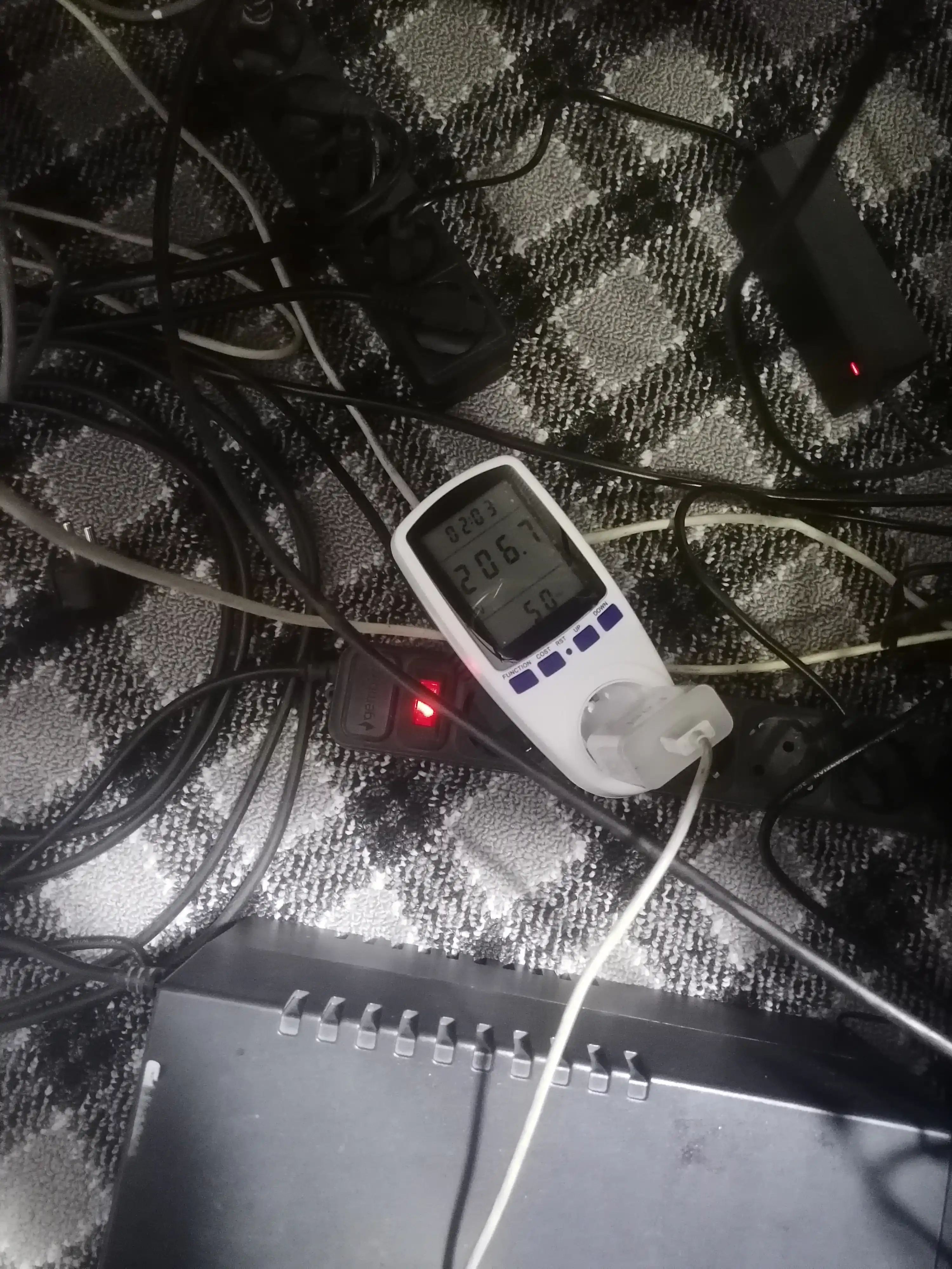 Raqamli rozetkali vattmetr, elektr hisoblagich, quvvat o‘lchagich, voltmetr