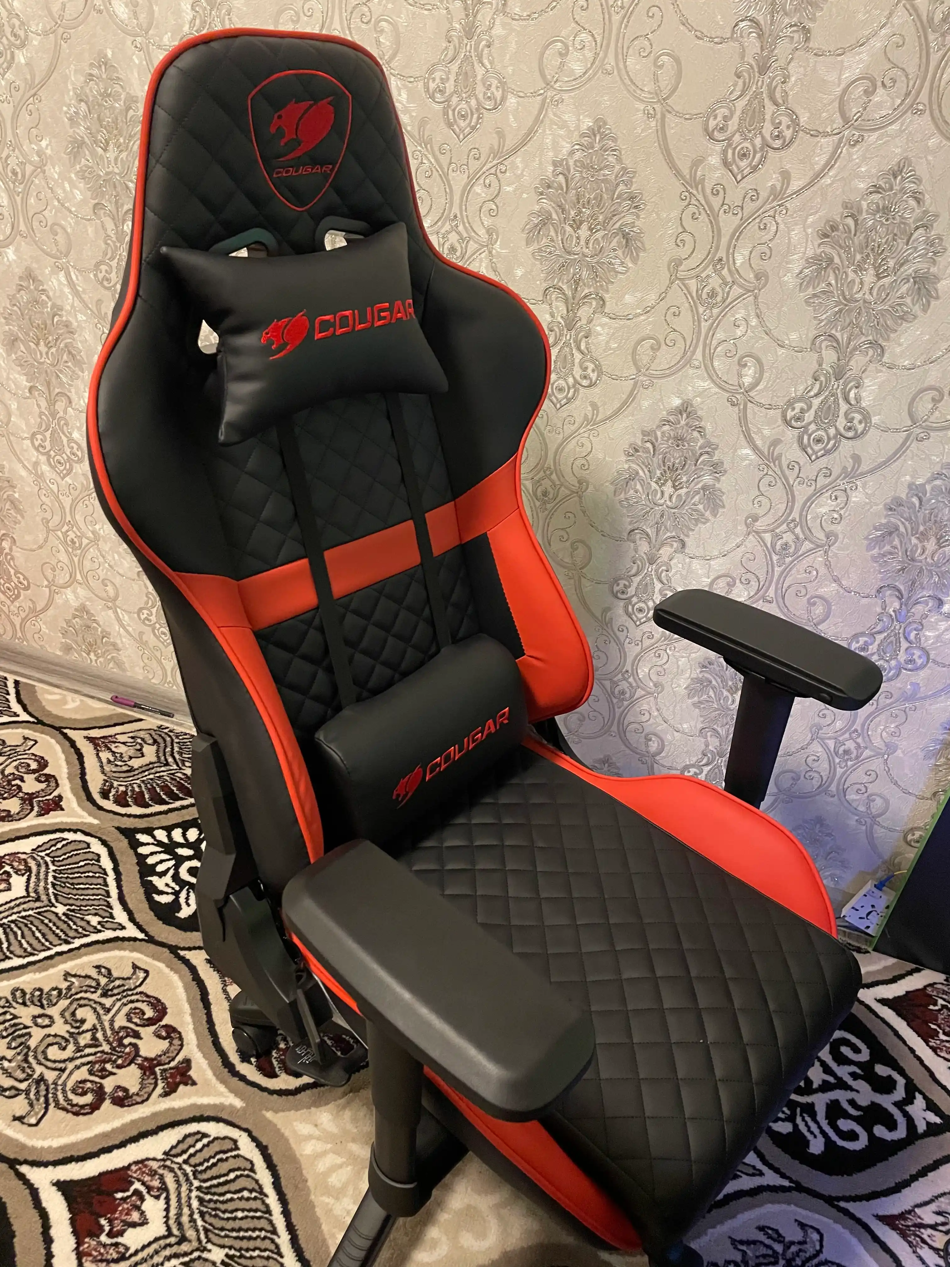 Игровое кресло Cougar Armor ONE, облегающий дизайн, с высокой спинкой