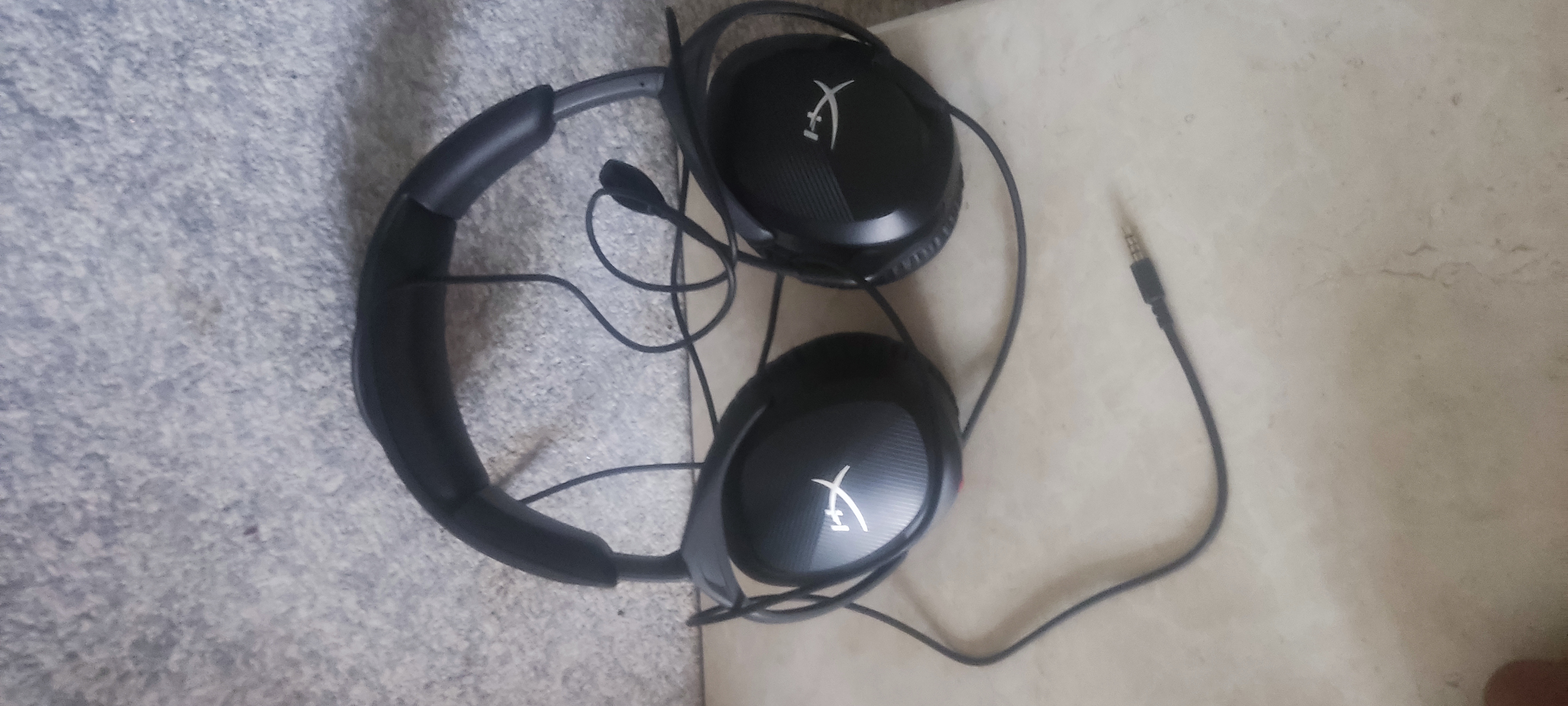 Simli o'yin quloqchinlari HyperX Cloud Stinger II, oyin garniturasi 519T1AA