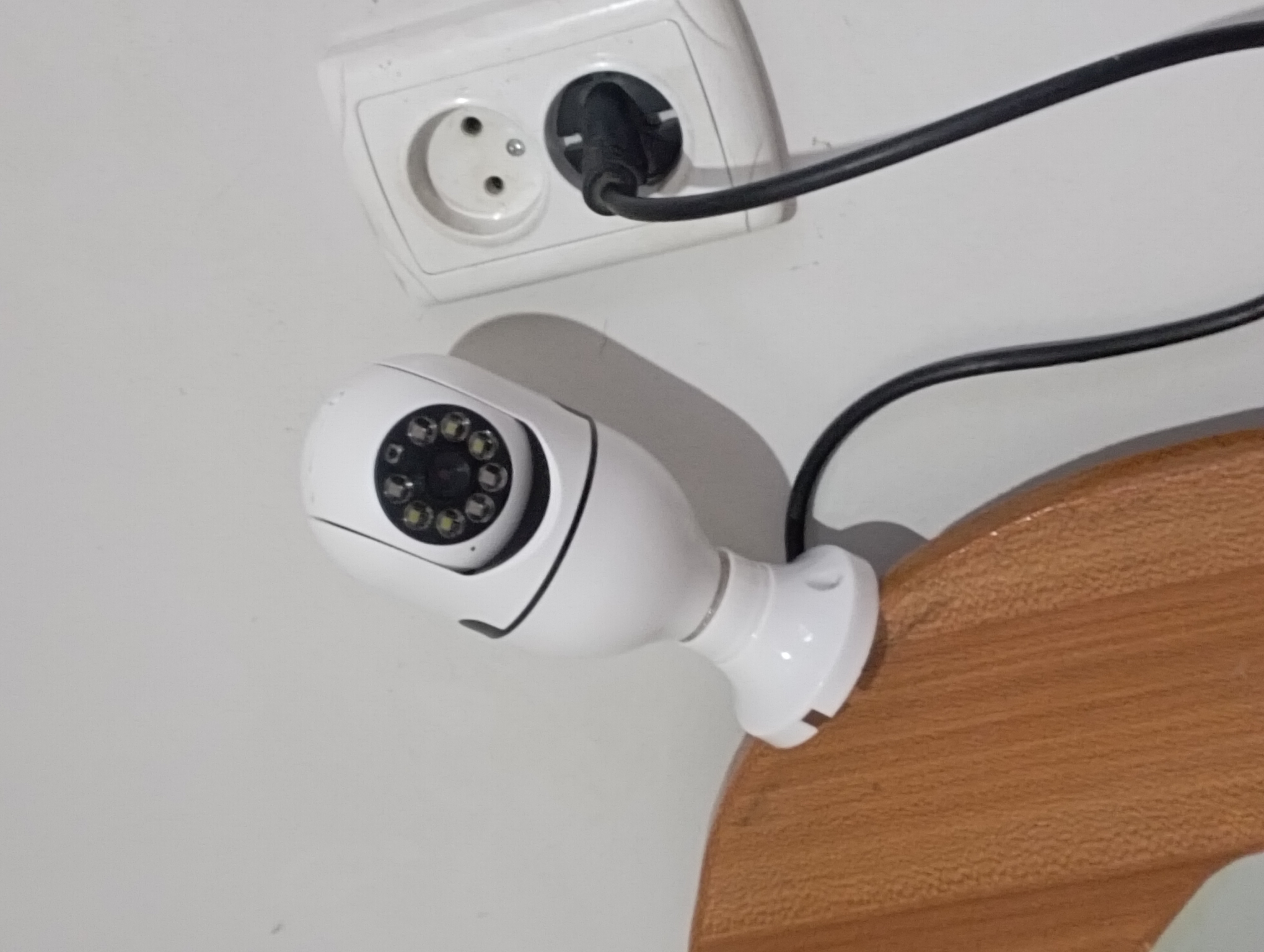 Wi-Fi лампа-камера — удобство, безопасность и качество в одном устройстве