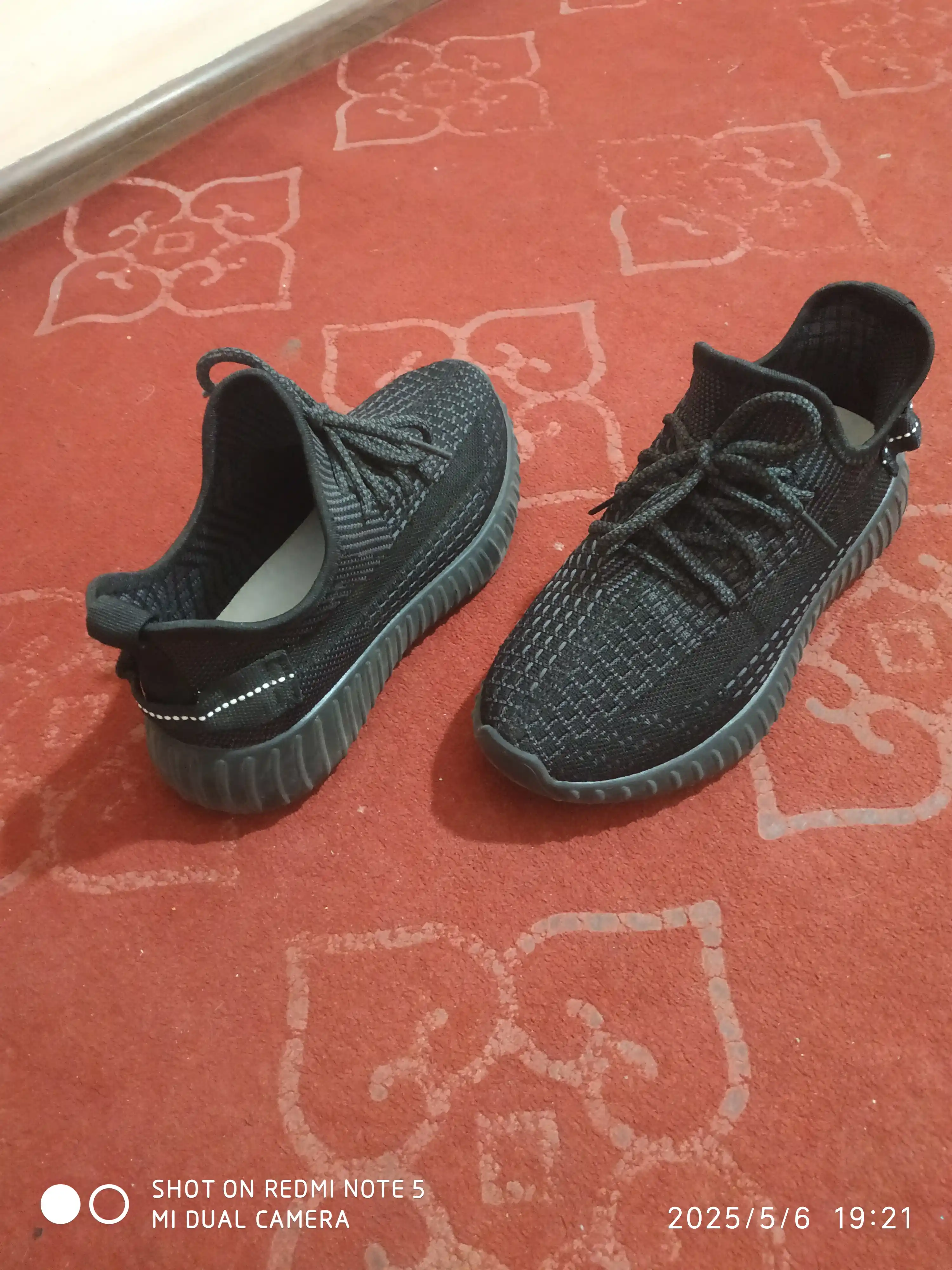YEEZY ayollar va erkaklar uchun yengil krossovkalari, 36-44