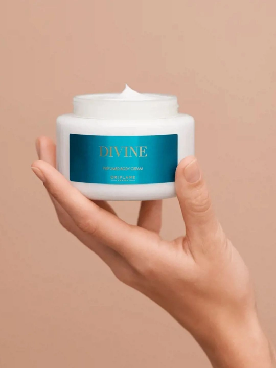 Parfyumlangan tana kremi Divine, 250 ml