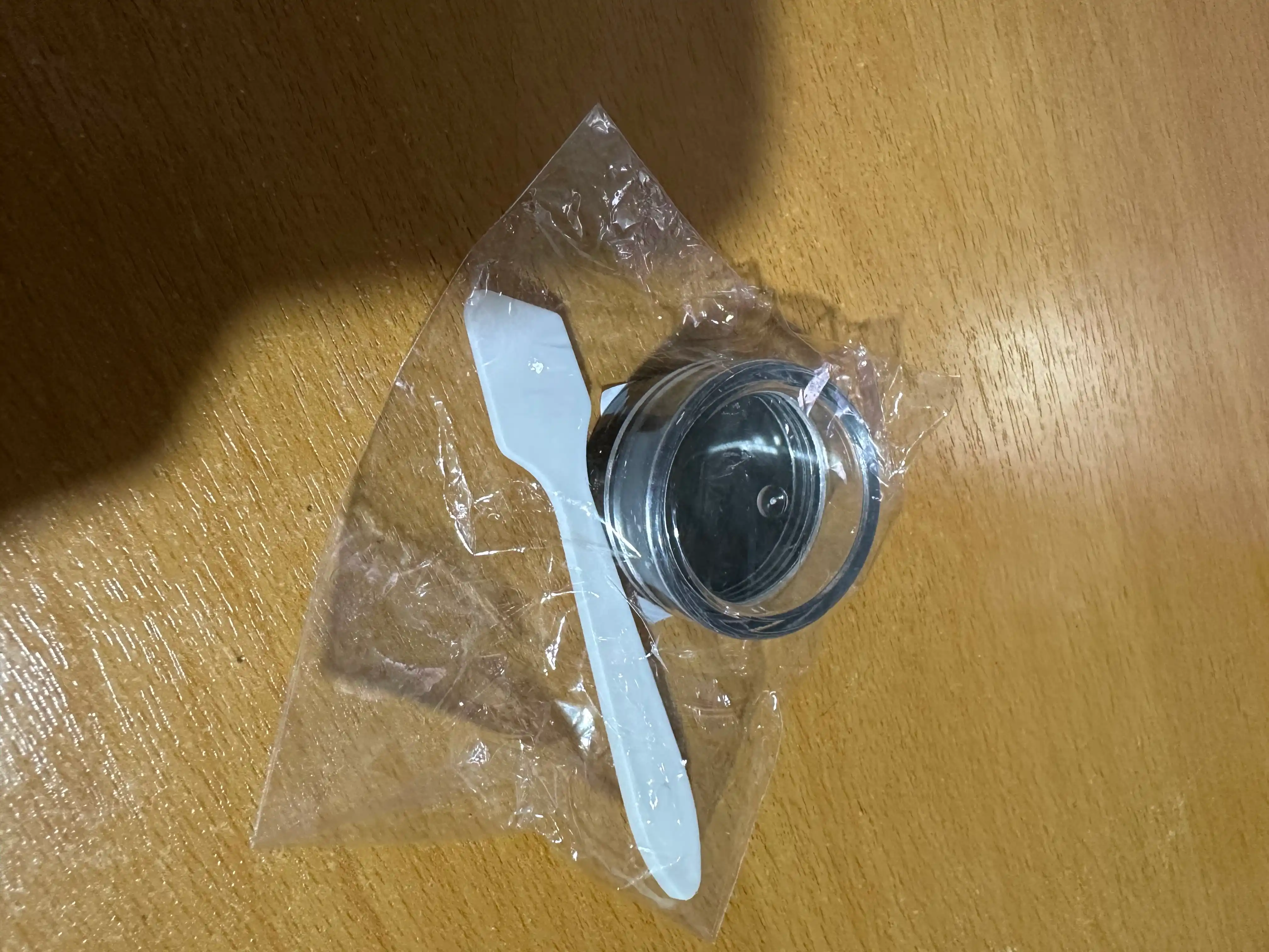 Kosmetika uchun sayohat flakonlari