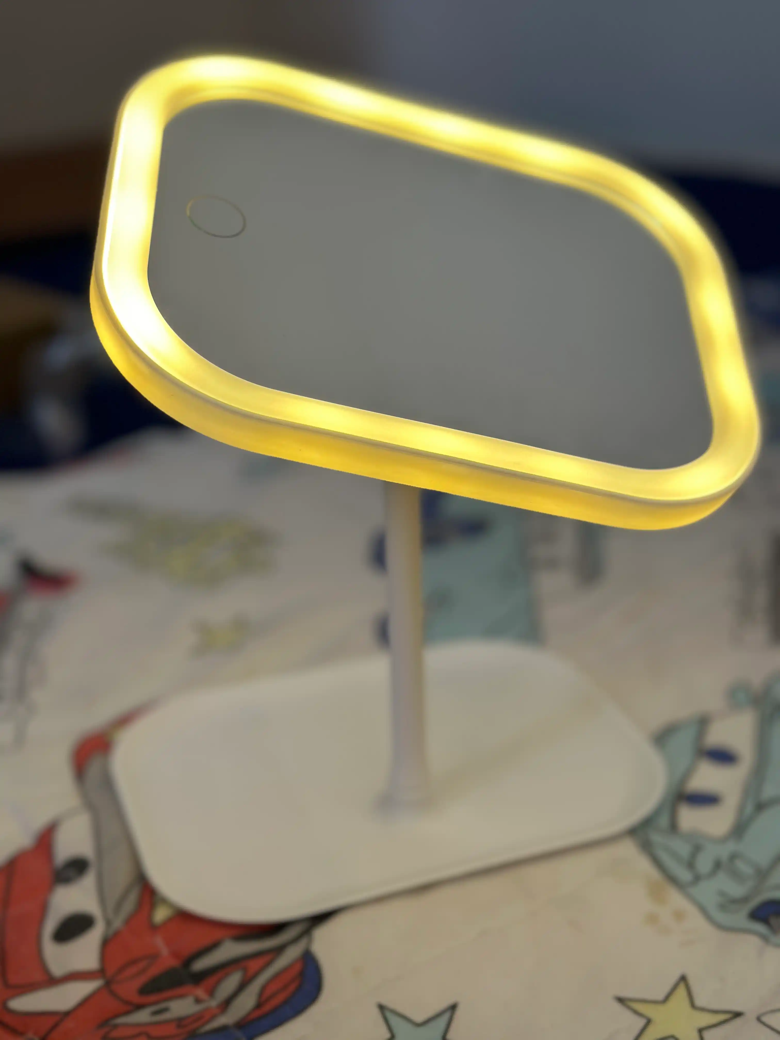 Oyna kosmetik, led yonadigan, 3xil yoruglikda yonadi
