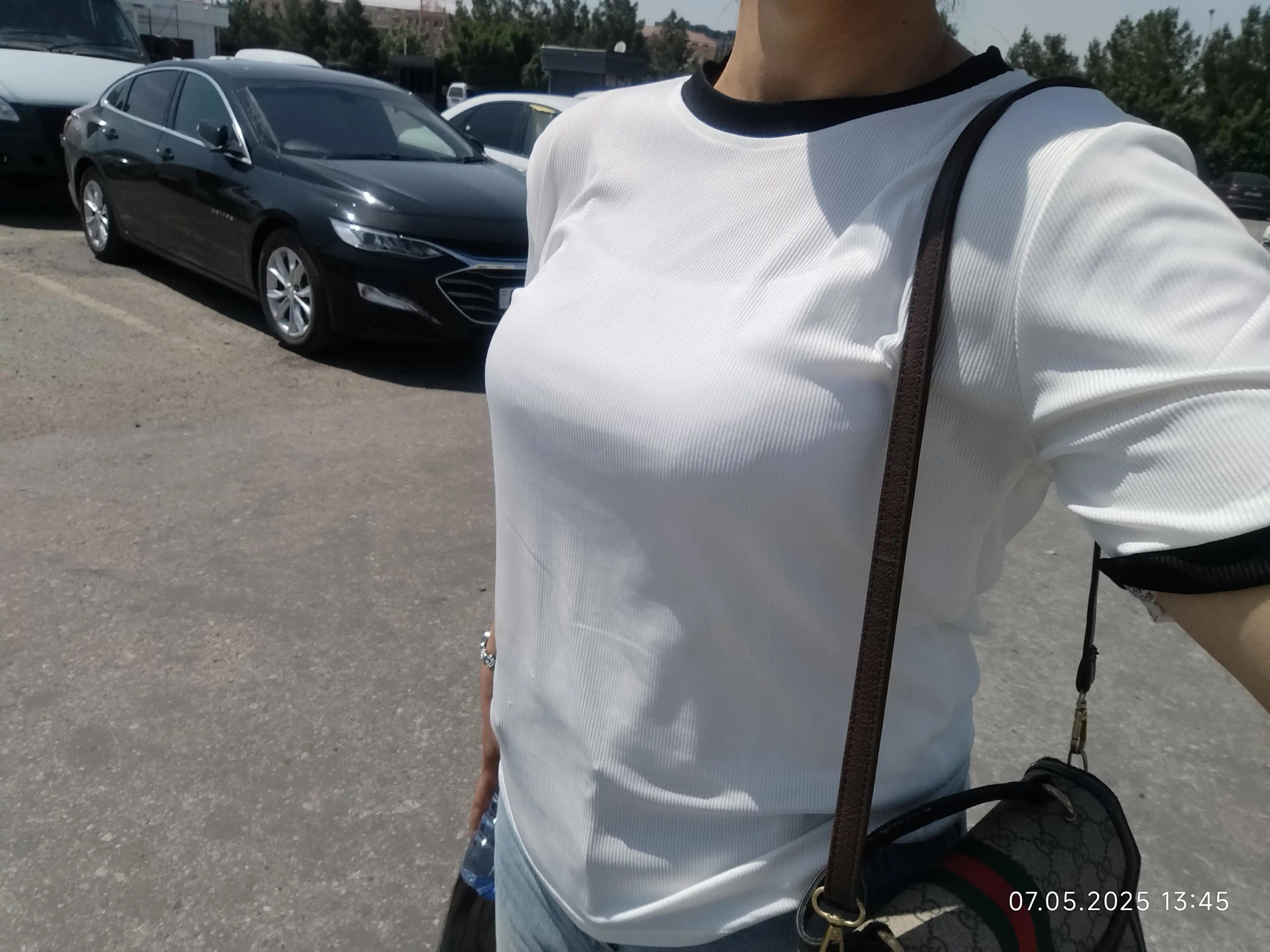Ayollar futbolkasi
