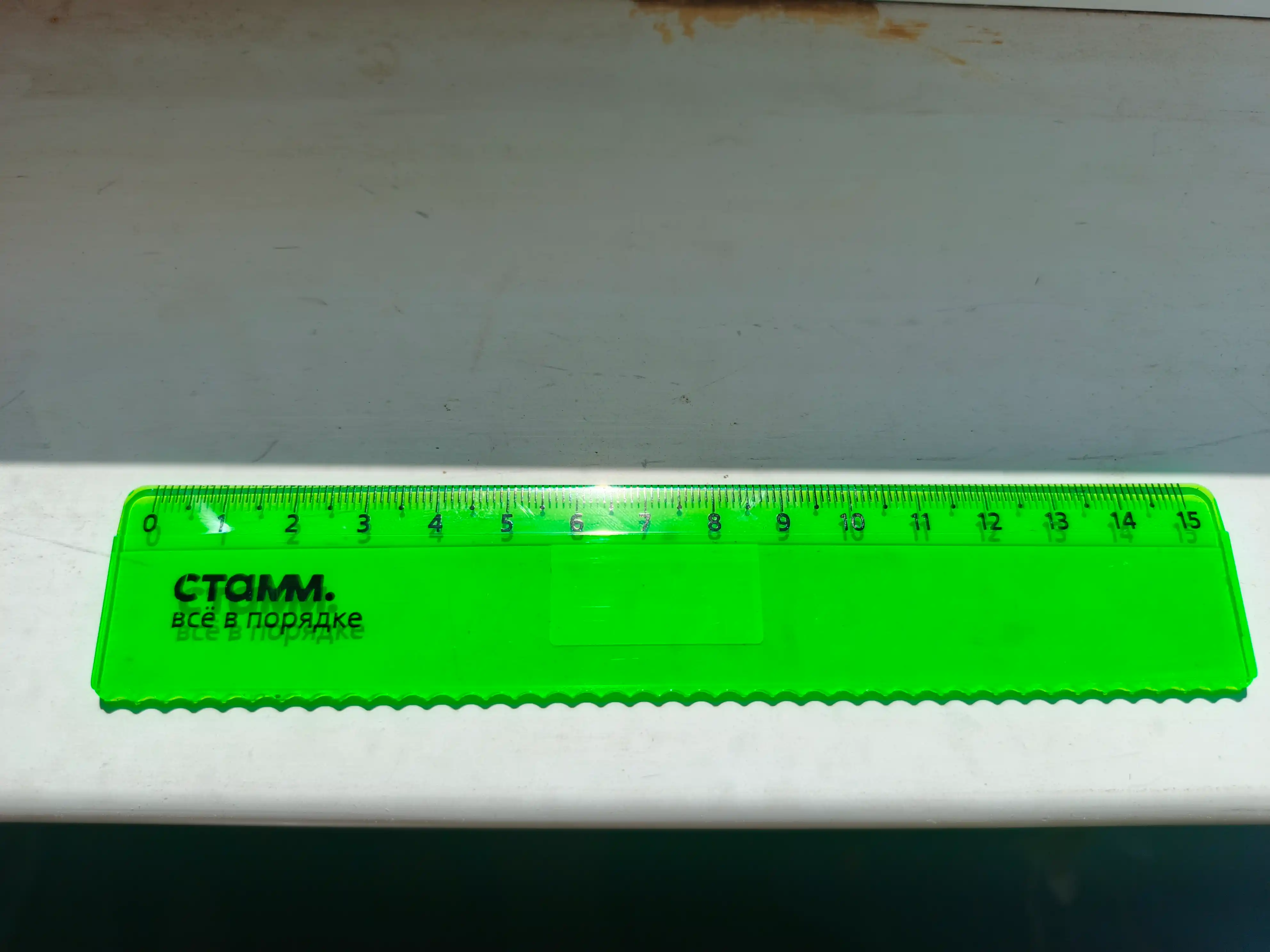Lineyka 15 sm СТАММ, plastik, chetlari to‘lqinsimon, shaffof, neon rangli, LN174