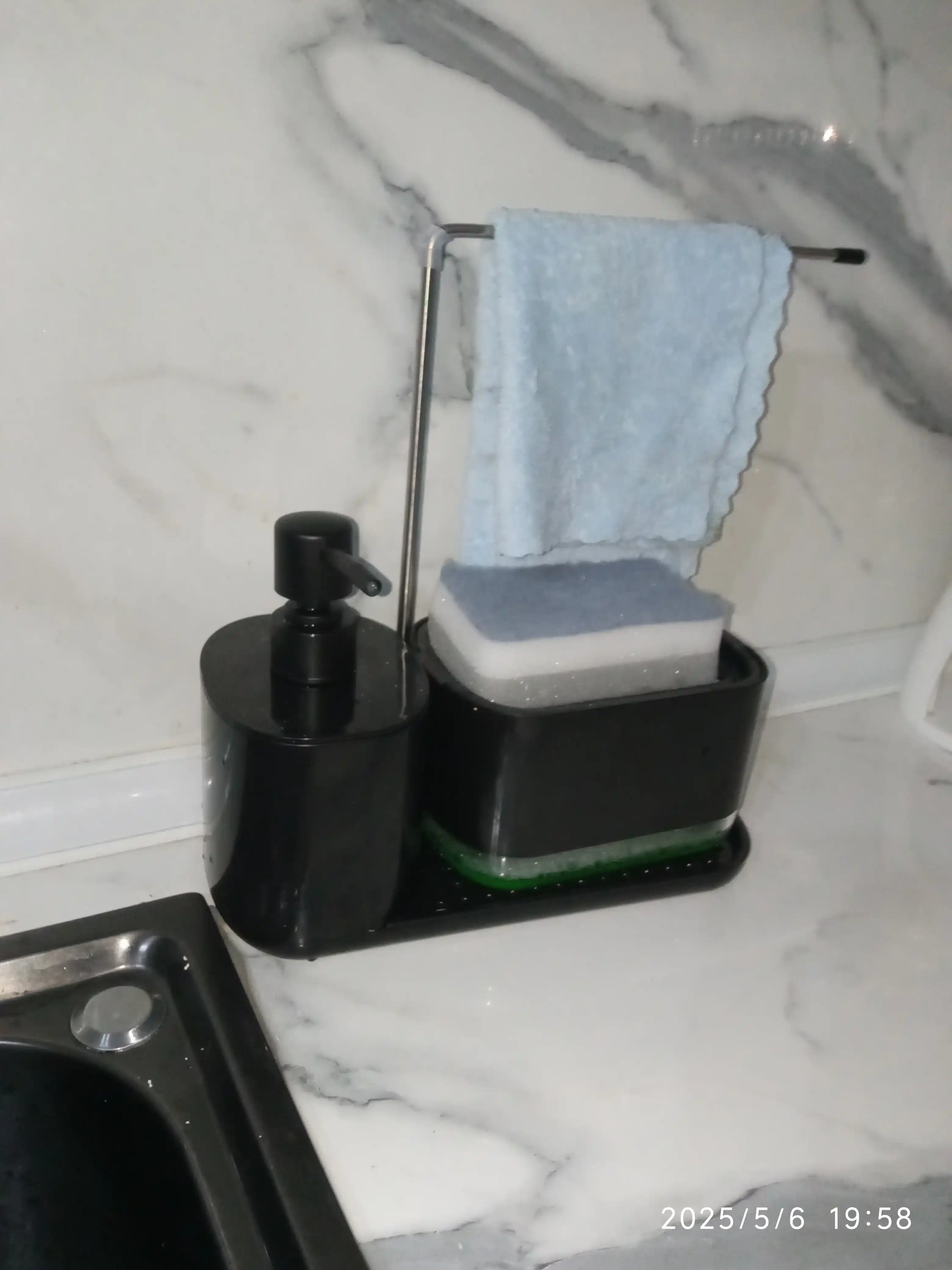 Idish yuvish vositasi uchun gubkali oshxona dispenser-organayzeri, ko‘p funksiyali dozator