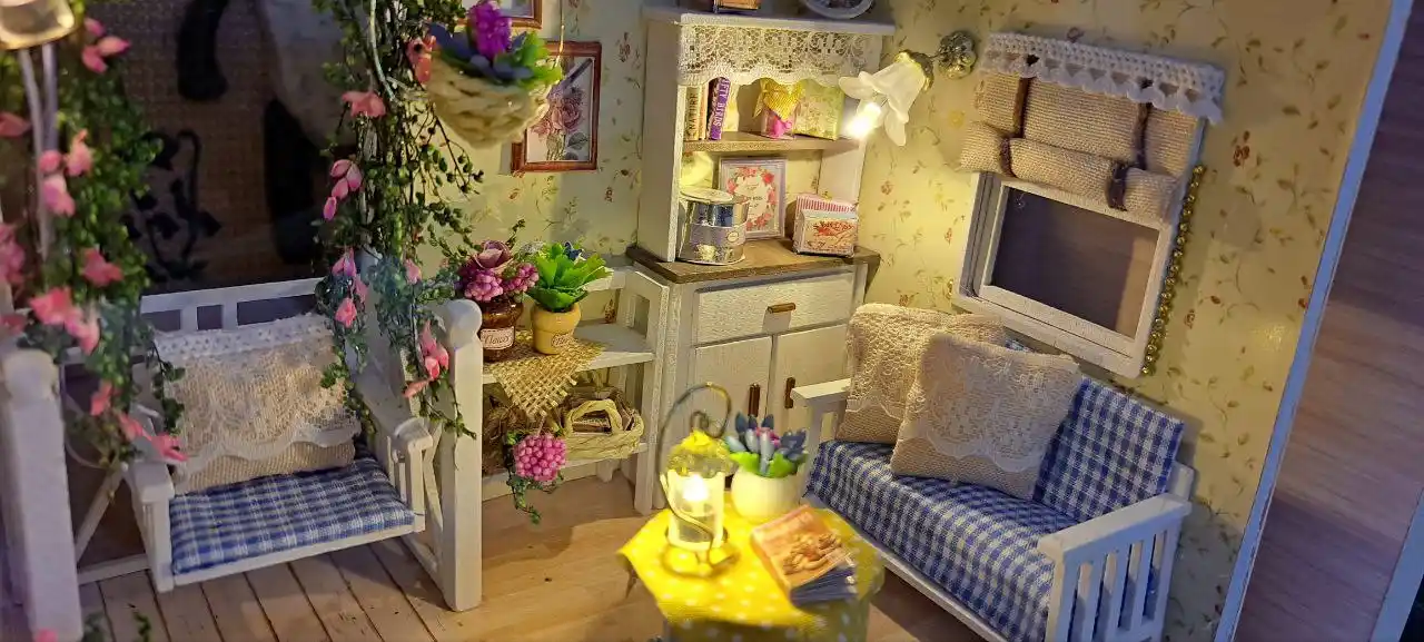 Rumboks DIY "Mushukcha yotoqxonasi" yoritgich bilan, konstruktor, rus tilidagi ko'rsatma