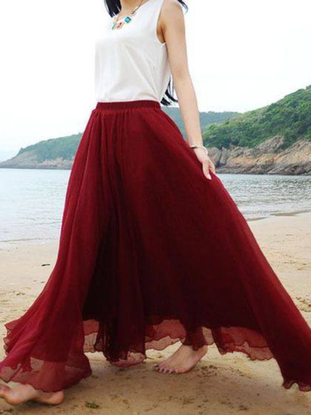 Yubka ostidagi mushukning yaqindan korinishi Yubka ostidagi mushukning yaqindan korinishi