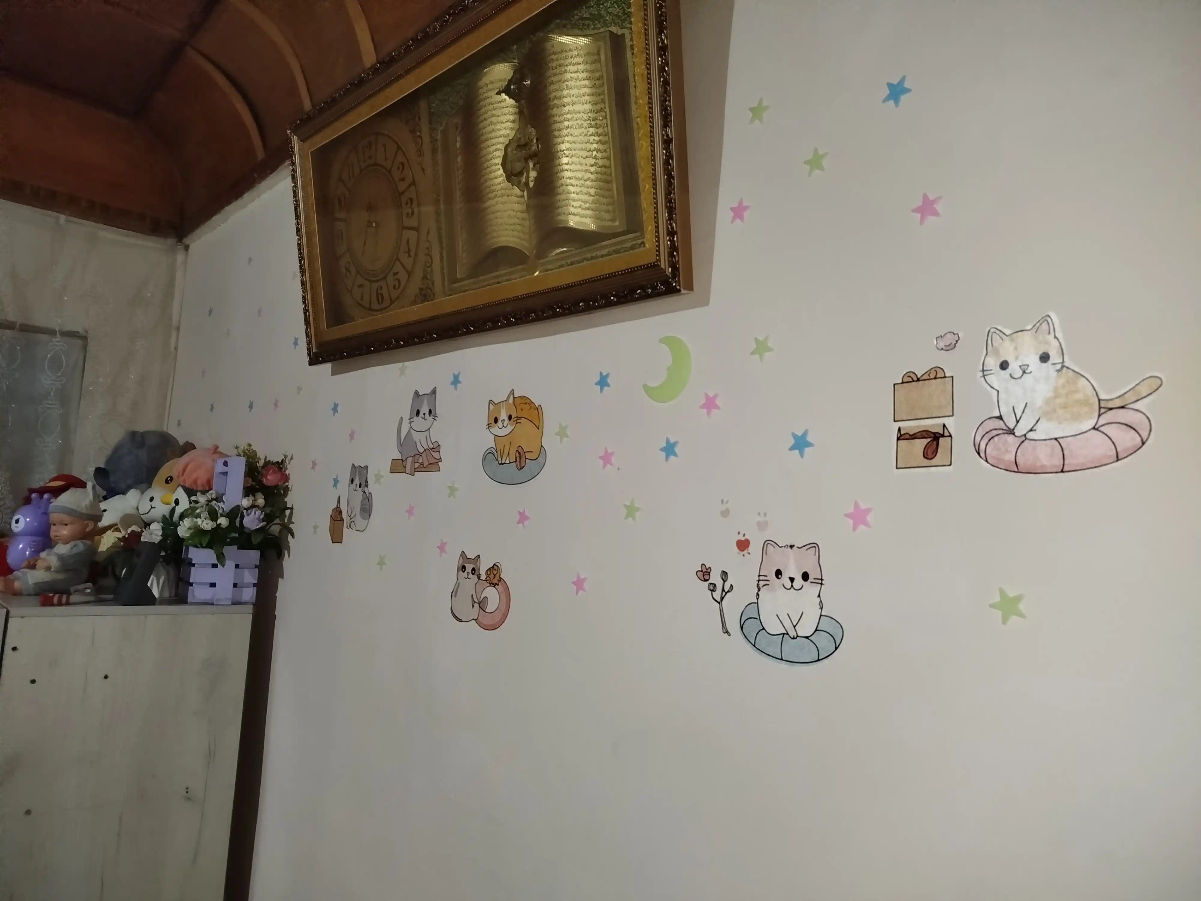 Interyer stikerlari bolalar xonasi, uy, ofis, oshxona devorlariga yopishtirish uchun oboy