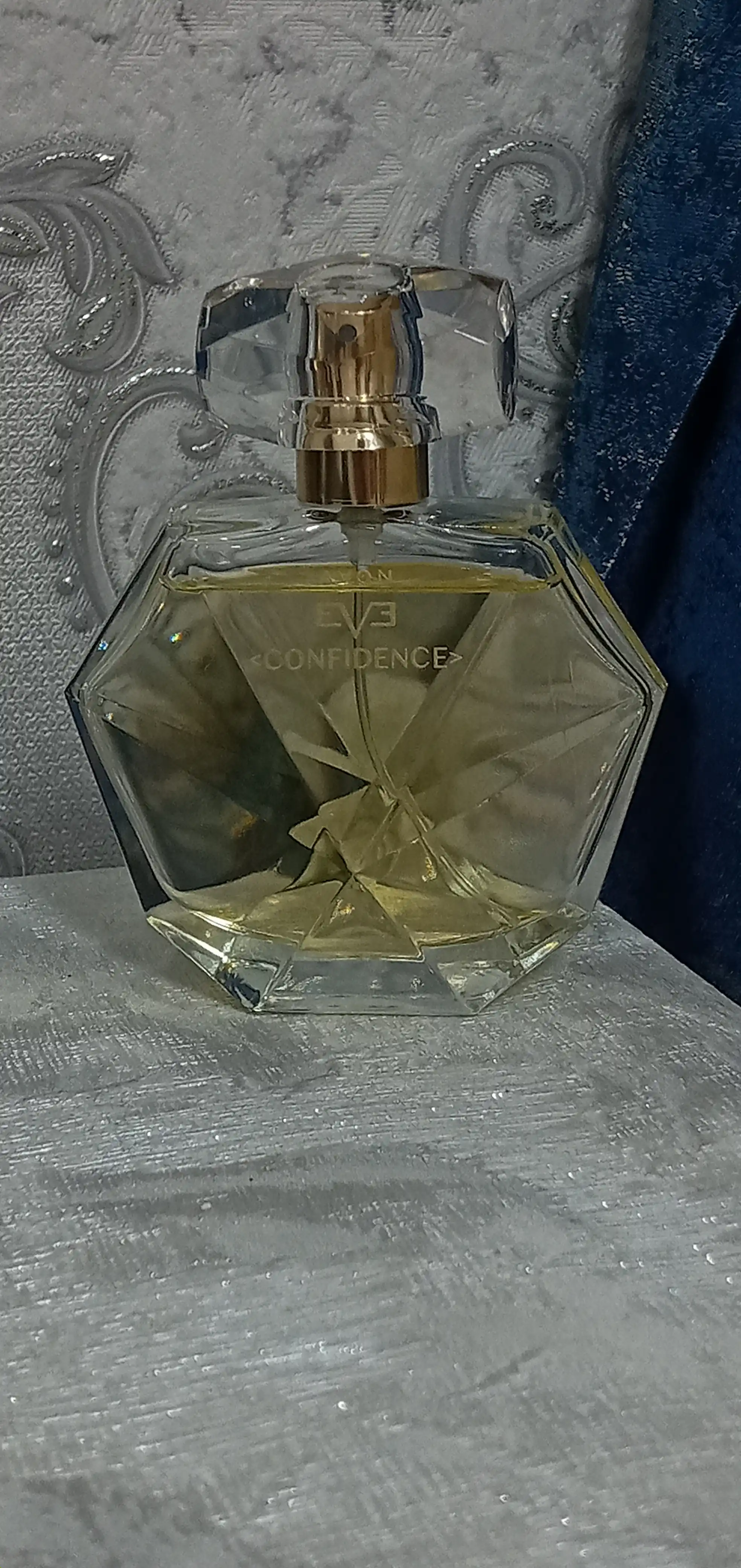 Parfyum suvi Avon, Eve сonfidence, 50 ml