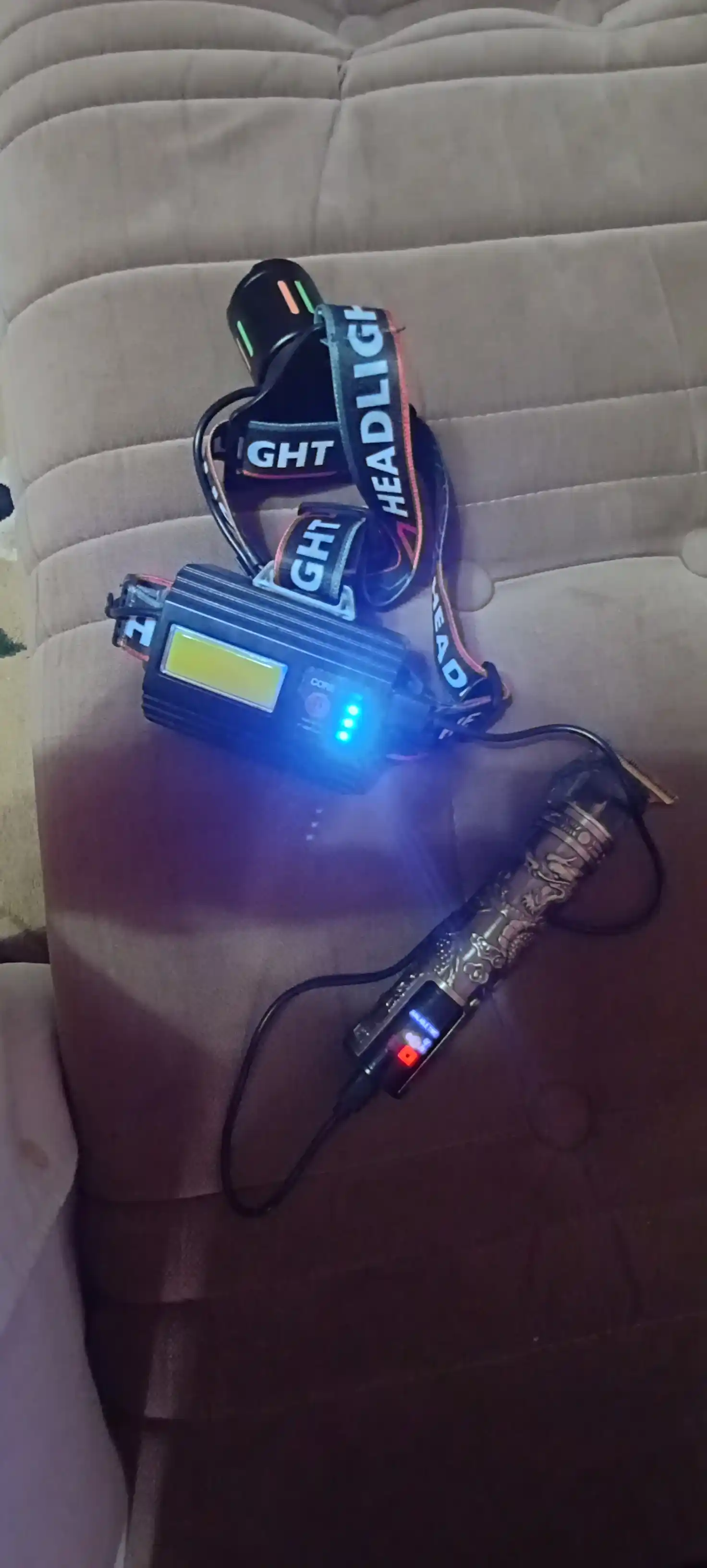 Bosh fonar, 3 ta 18650 akkumulyator bilan, orqa fonar, 7 rejim va PowerBank funksiyasi