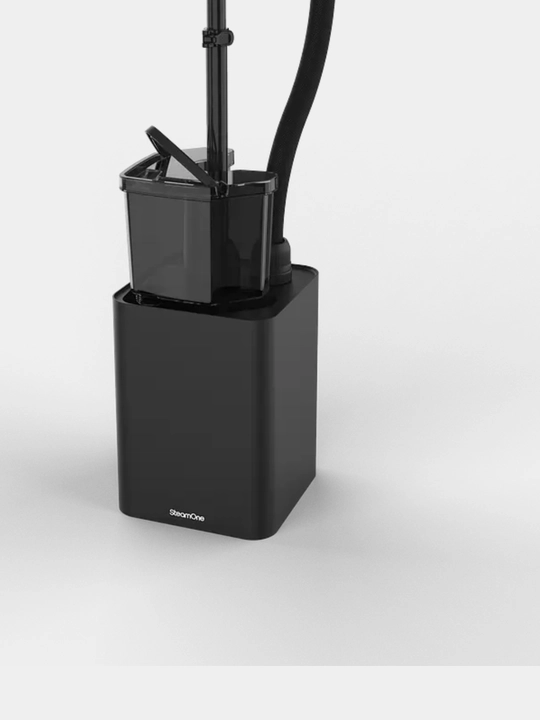 SteamOne EUJK300B — отпариватель вертикальный, чёрного цвета