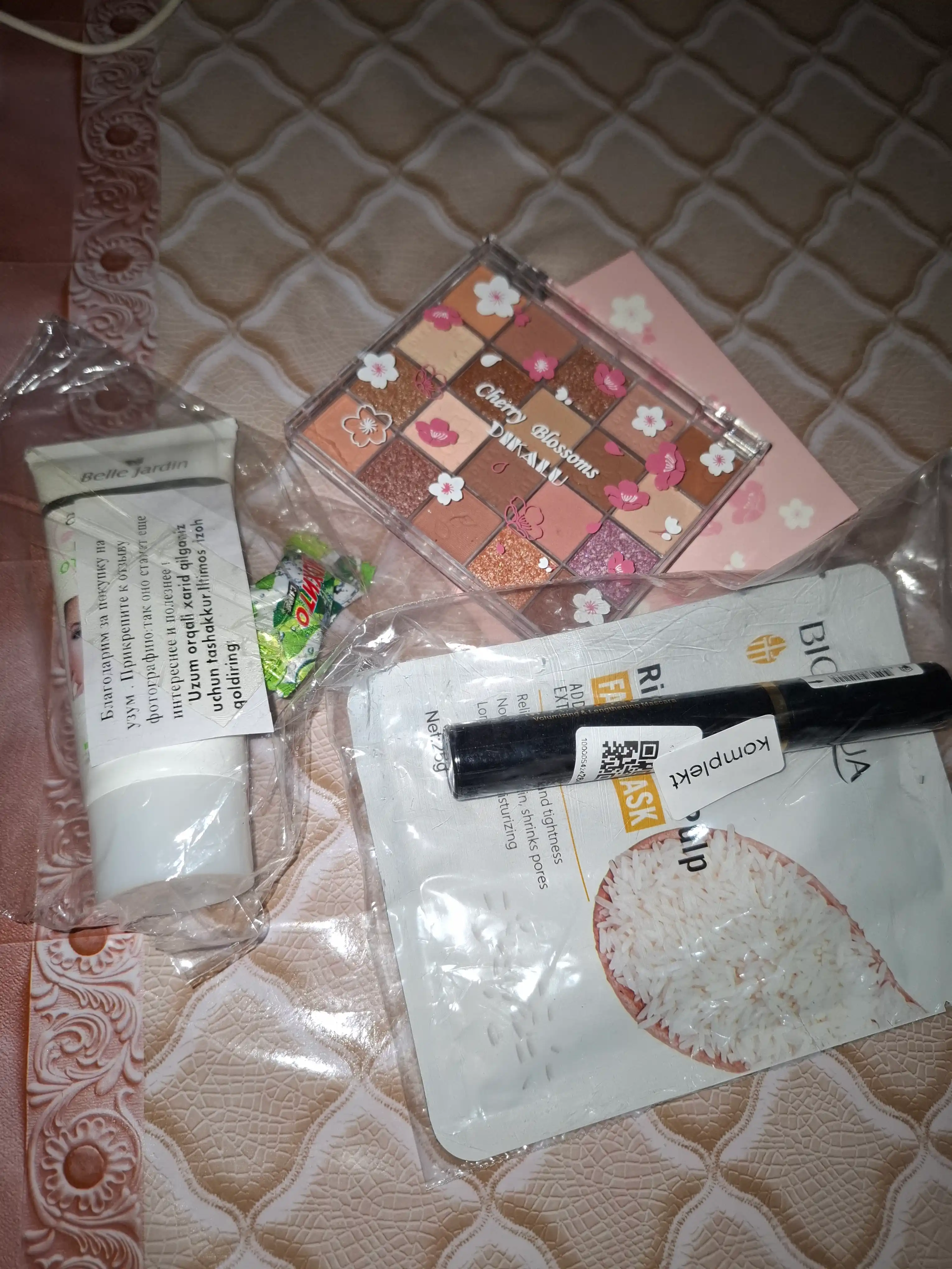 Sepkillar, qora nuqtalarga qarshi yuz va tana uchun oqartiruvchi krem, 60 g