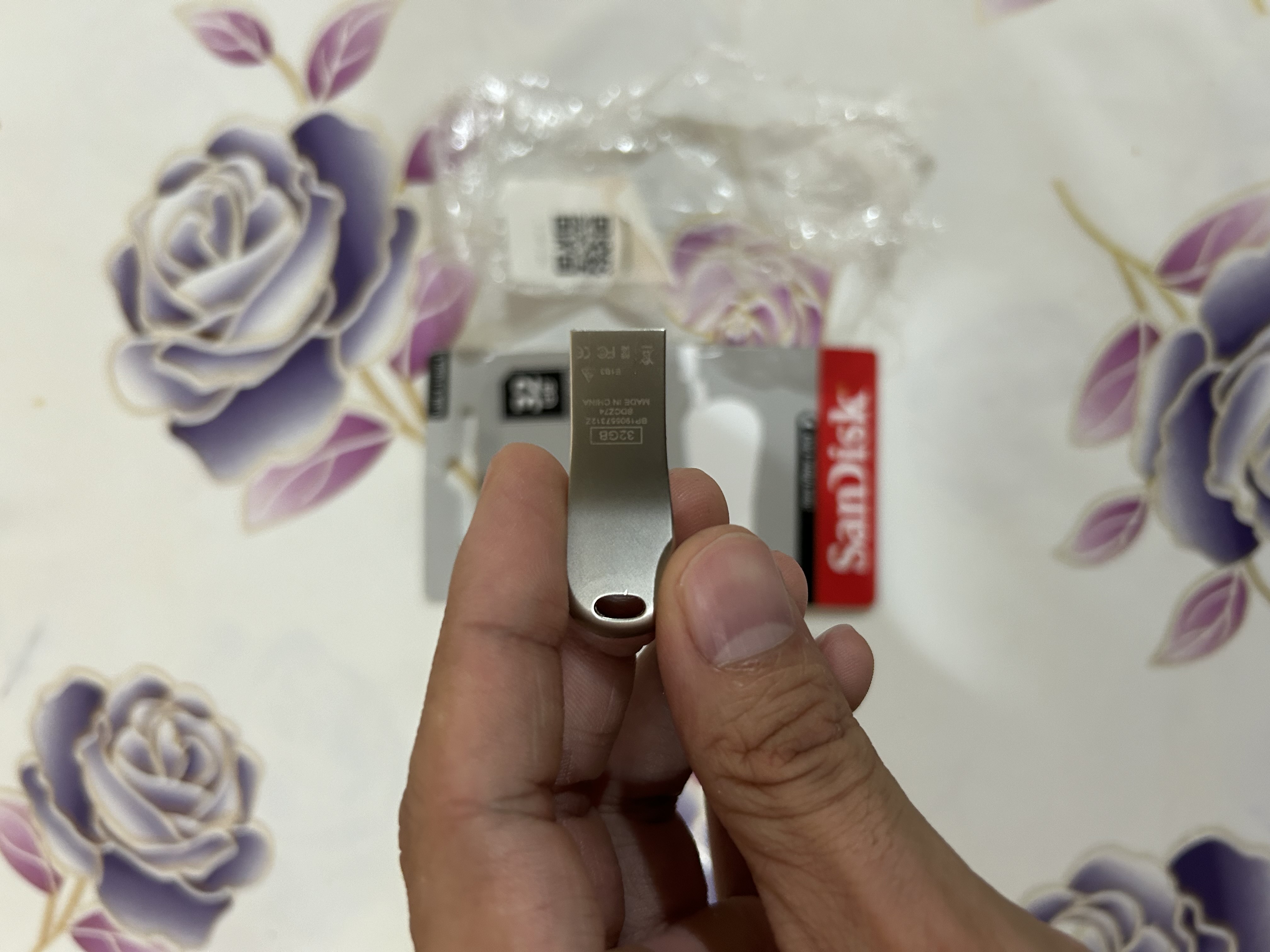 Flesh - karta SanDisk Ultra Luxe, USB 3.1 Gen 1 Flash Drive, 16 GB, 32 GB, 64 GB, 128 GB