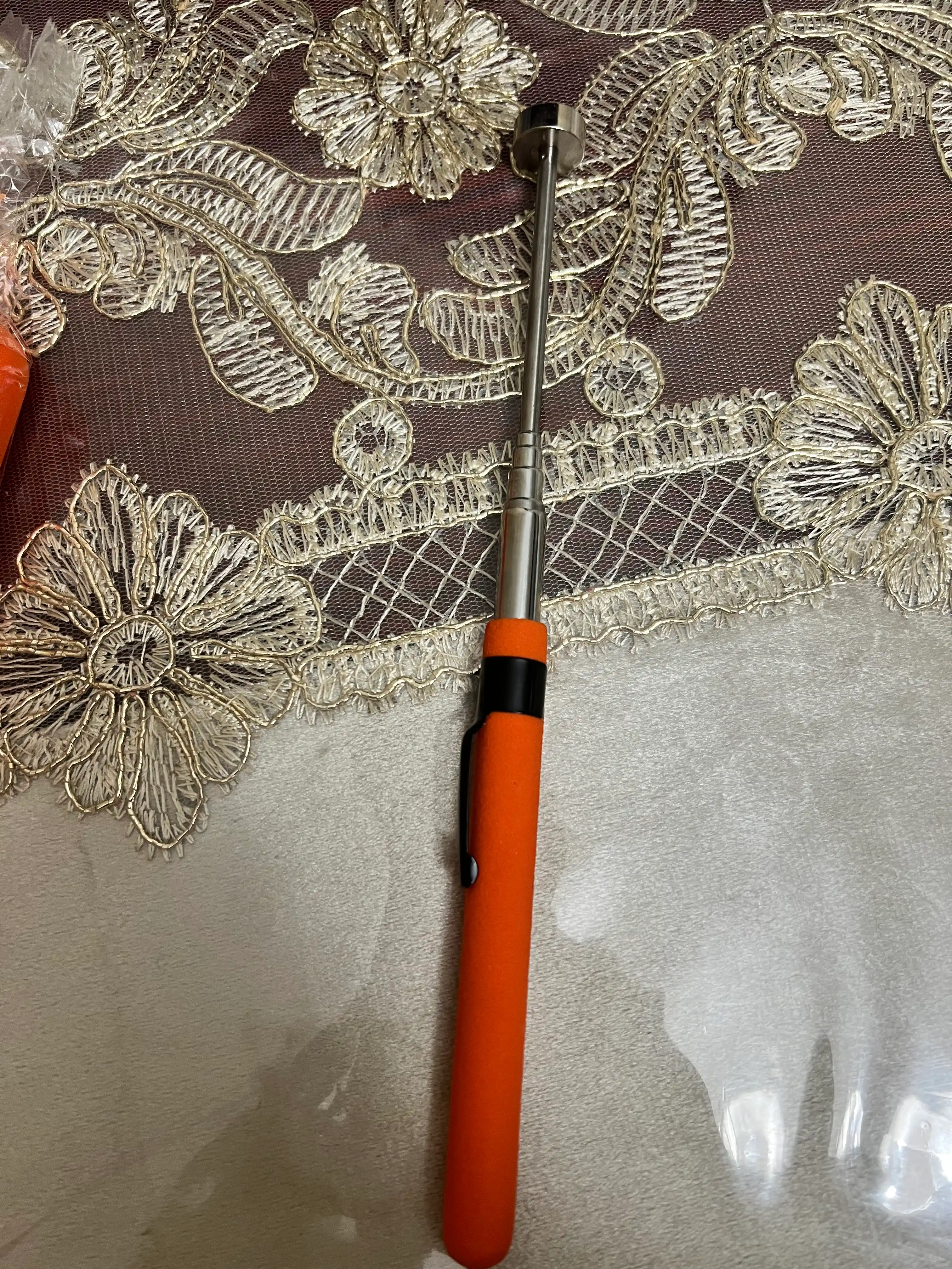 Magnitli cho‘ziluvchi metall ushlagich, 15–72 sm, 3 kg gacha