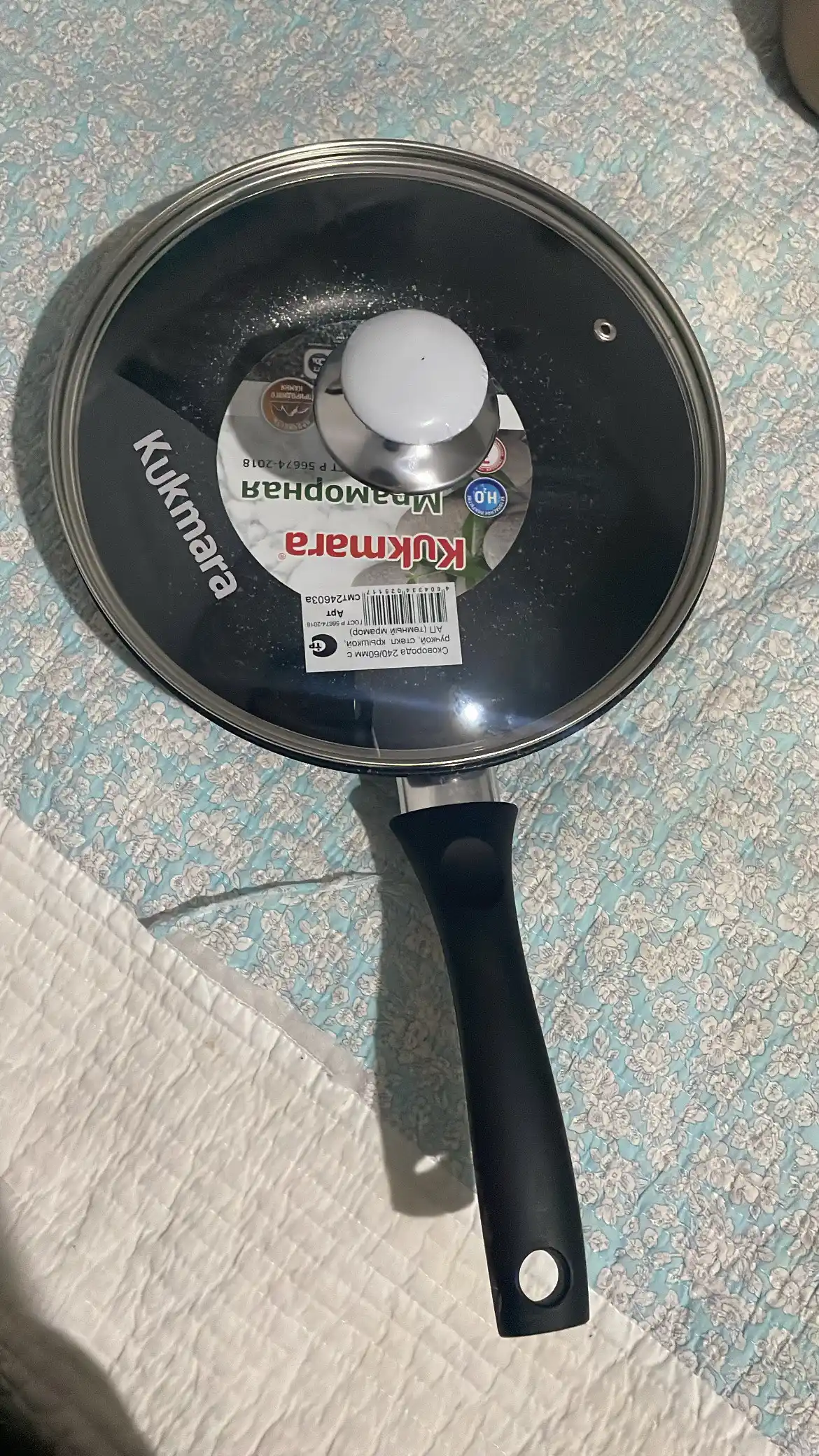 Tova Kukmara yopishmaydigan qoplamali, qora marmar tutqich va shisha qopqoq bilan