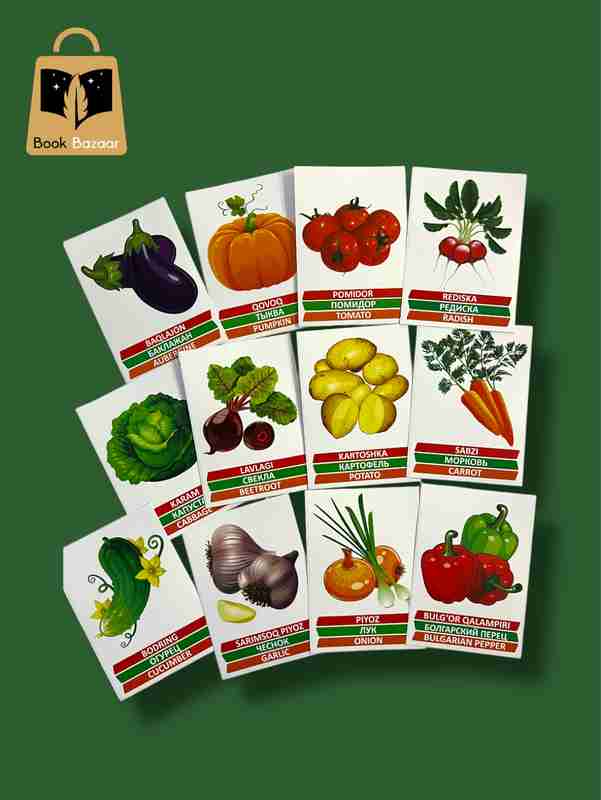 Qizlar fotosuratlarda mushuklarini korsatishadi