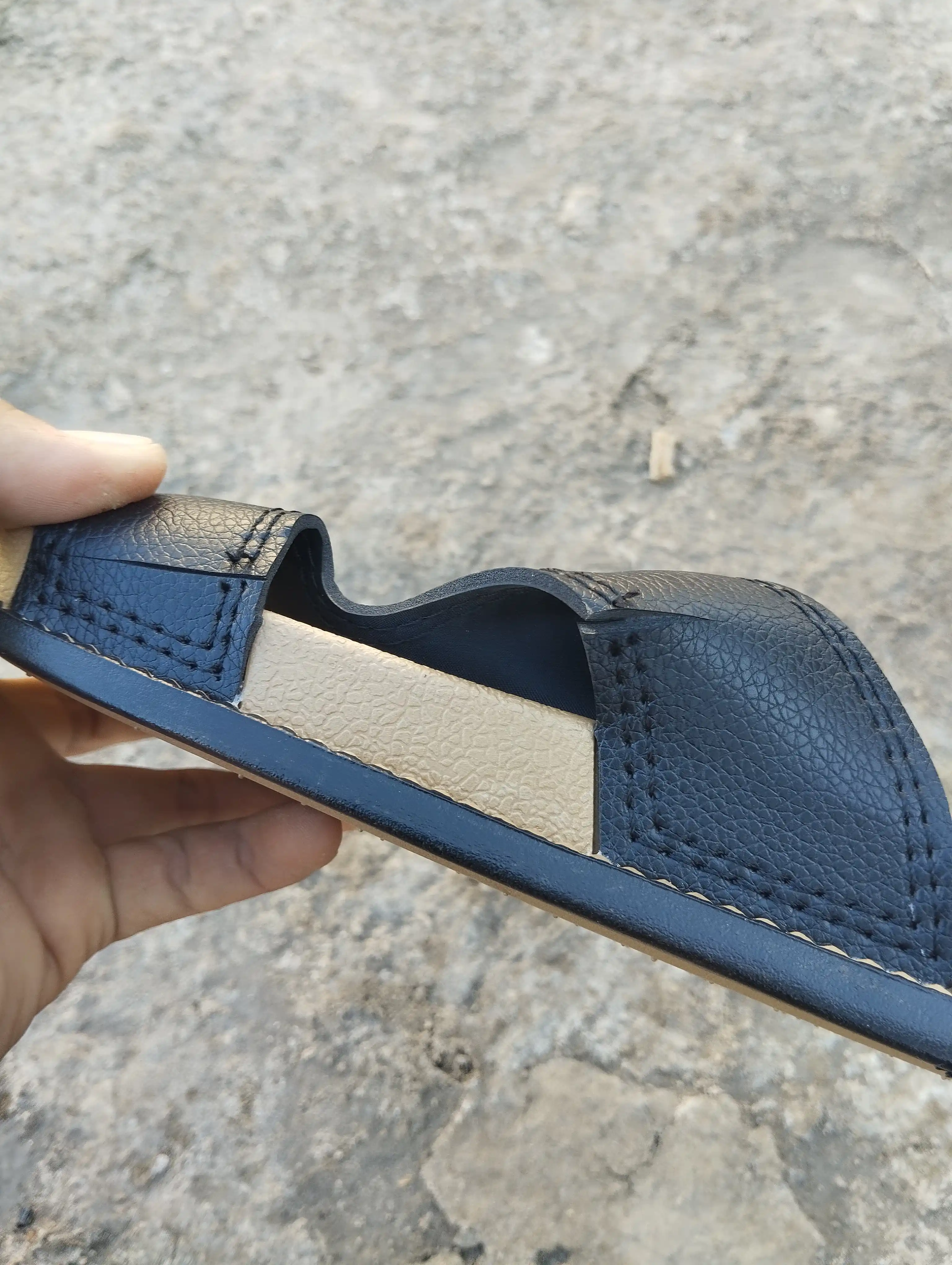 Erkaklar yozgi poyabzali, eko charm shippaklar,40-45 o"lchamizdan 2 katta oling malamerka