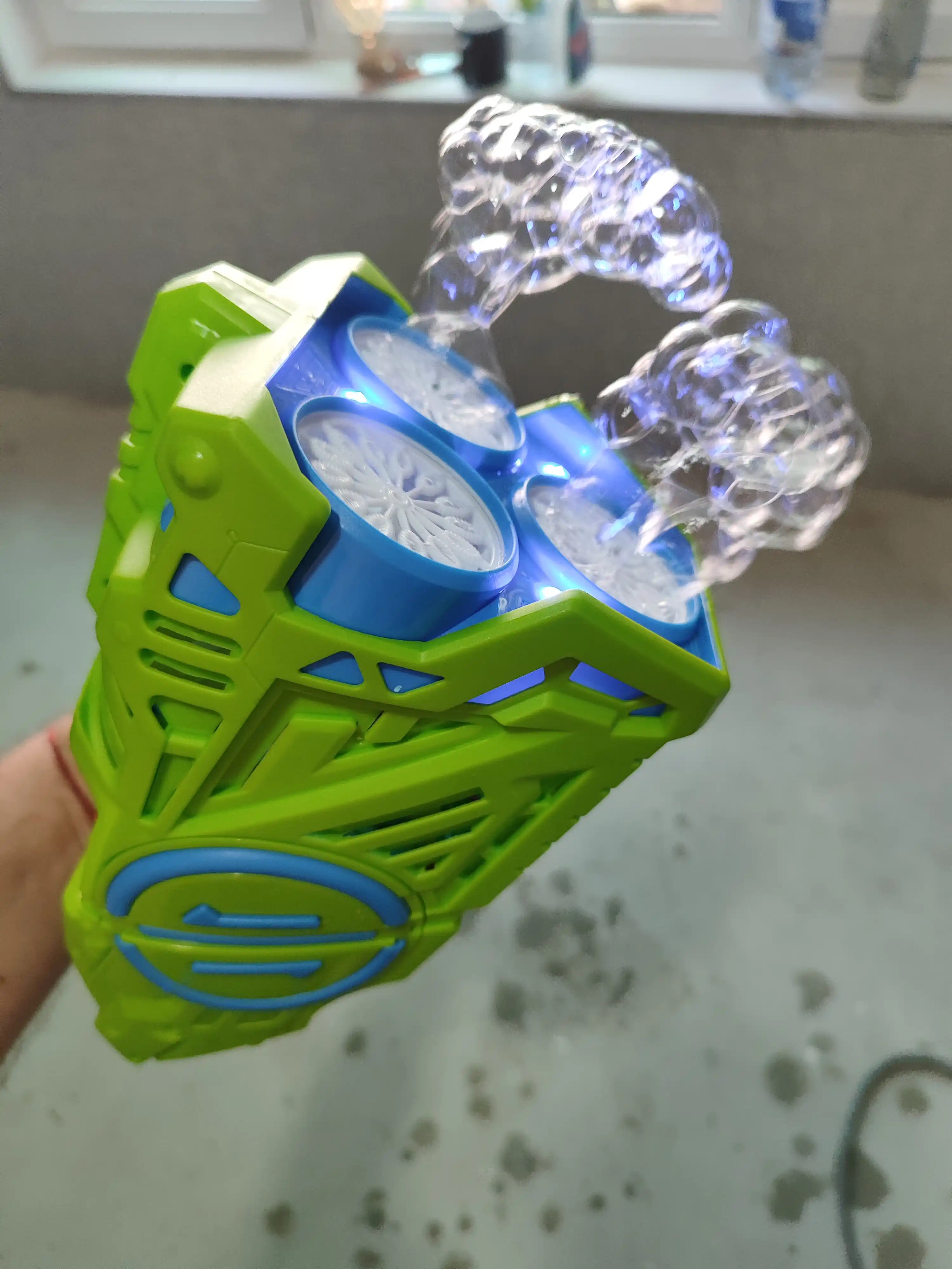 Автоматическая машина для мыльных пузырей, генератор, для детей  BUBBLE GUN