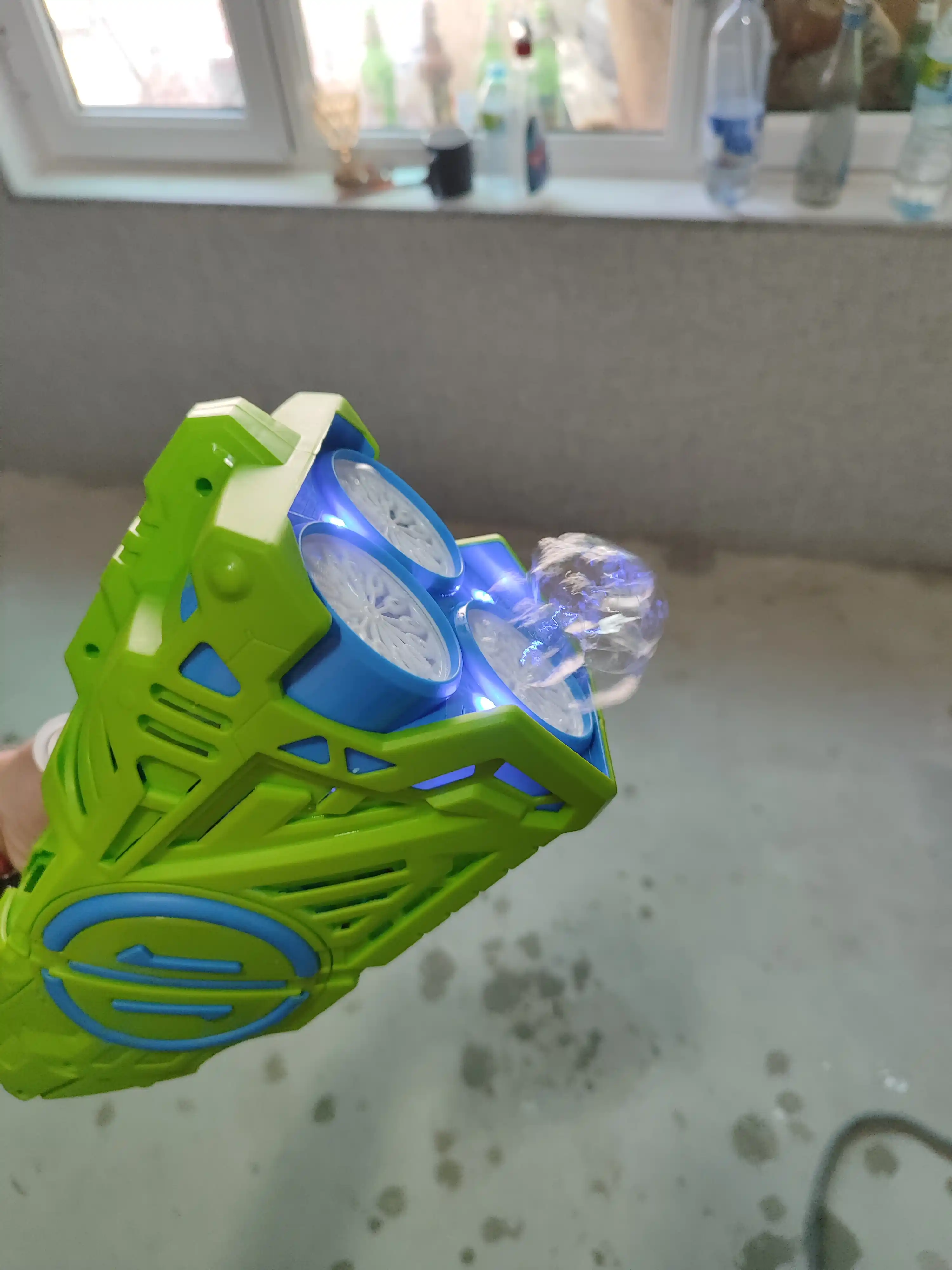 Автоматическая машина для мыльных пузырей, генератор, для детей  BUBBLE GUN