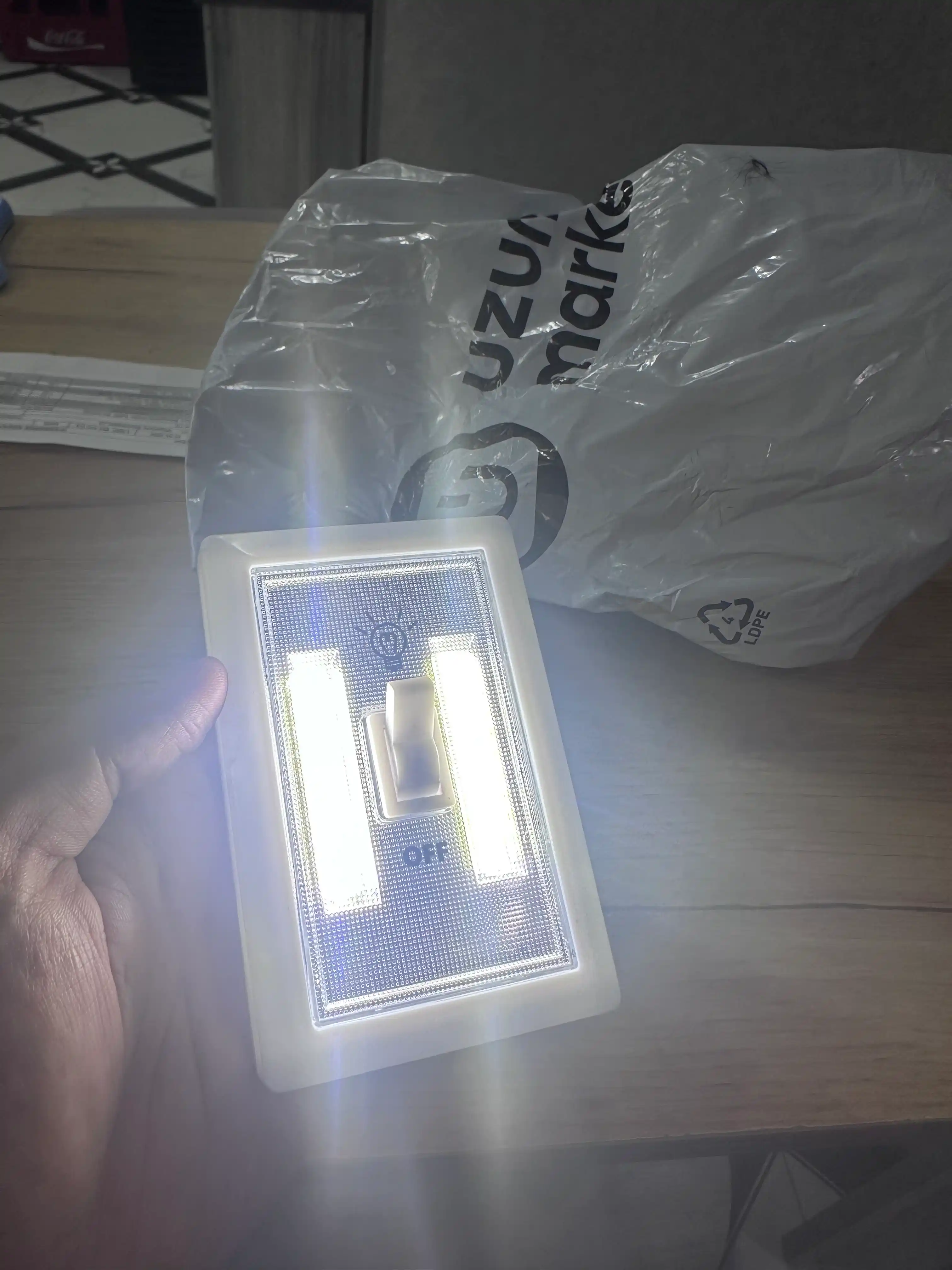 Simsiz COB LED kalit chiroq, batareykali devor va shkaf yoritgichi