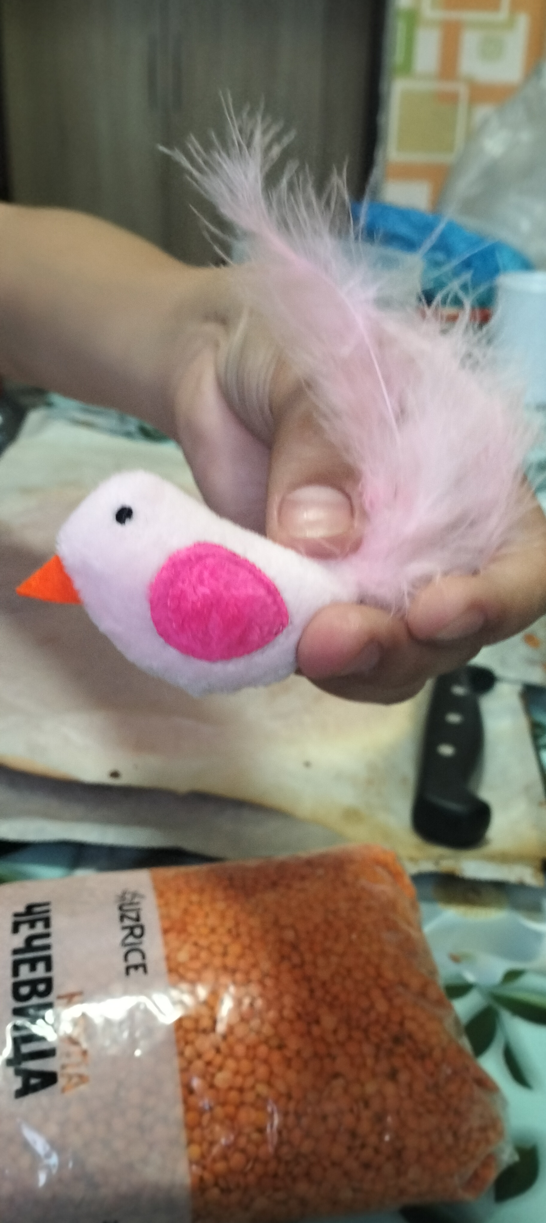 Игрушка птичка с перышком для котят и кошек