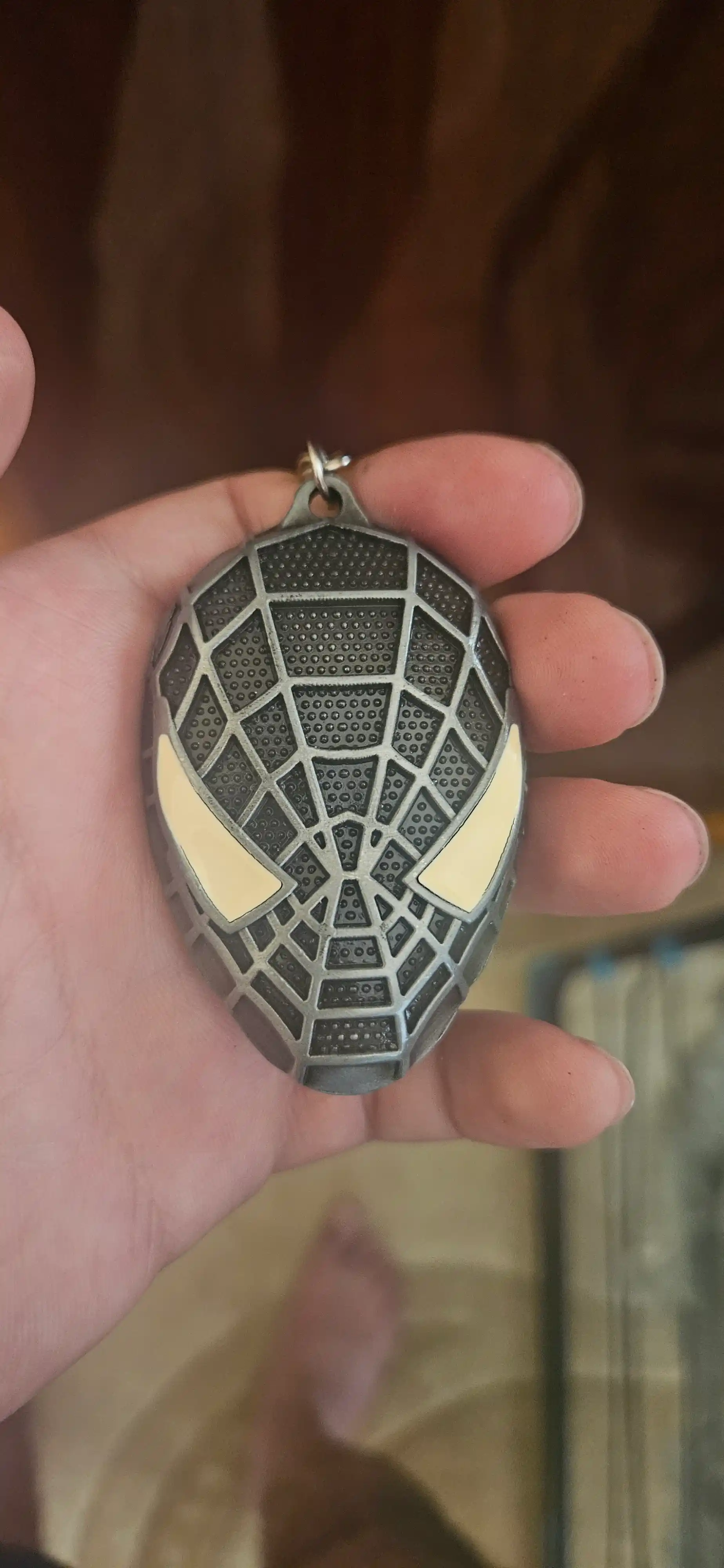 O'rgimchak odam va kapitan Amerika qalqoni kalitlar uchun breloklar, Marvel fanatlari uchun