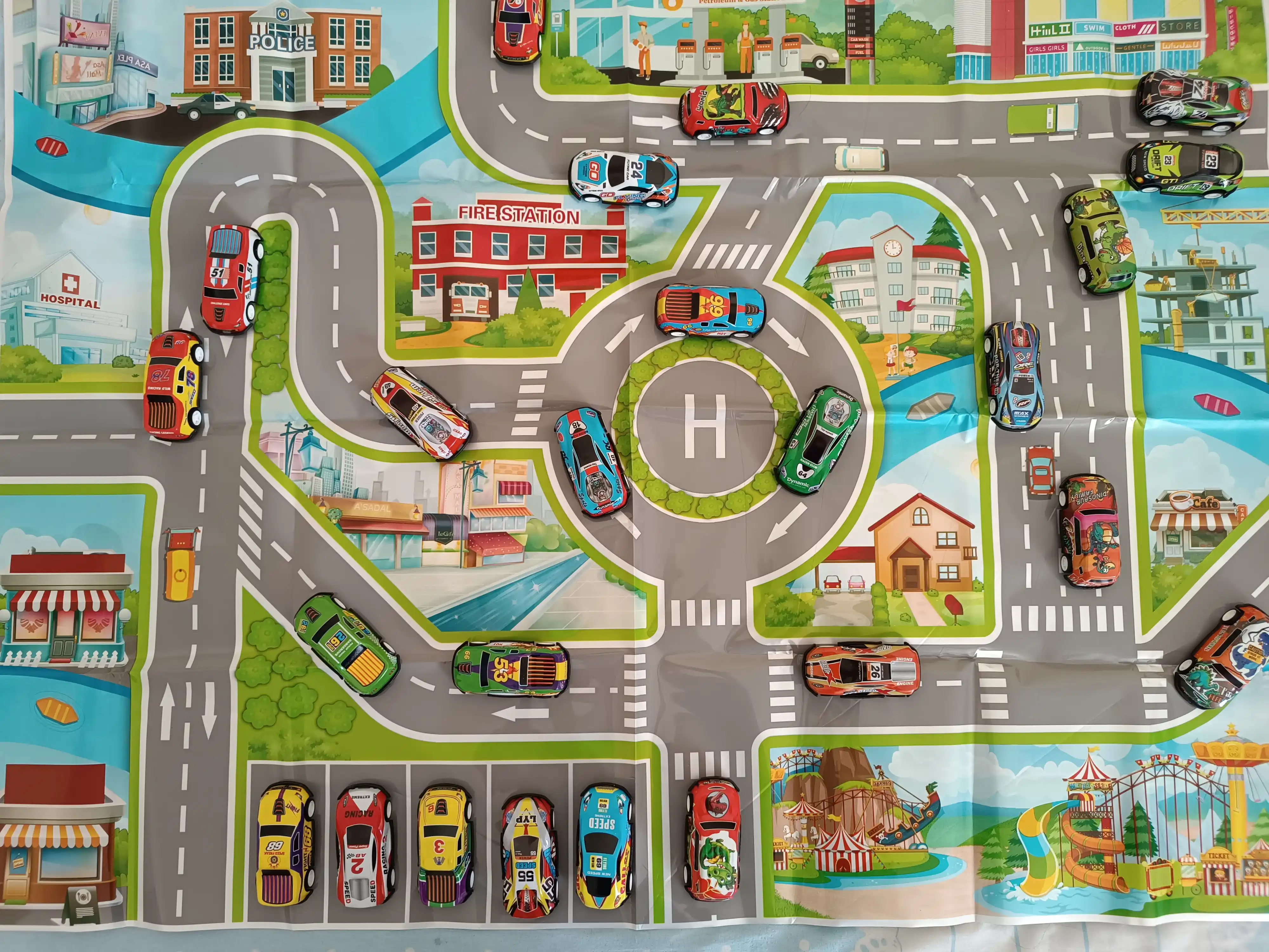 Hot Wheels metall mashinalar to‘plami, konteynerlar konstruktori