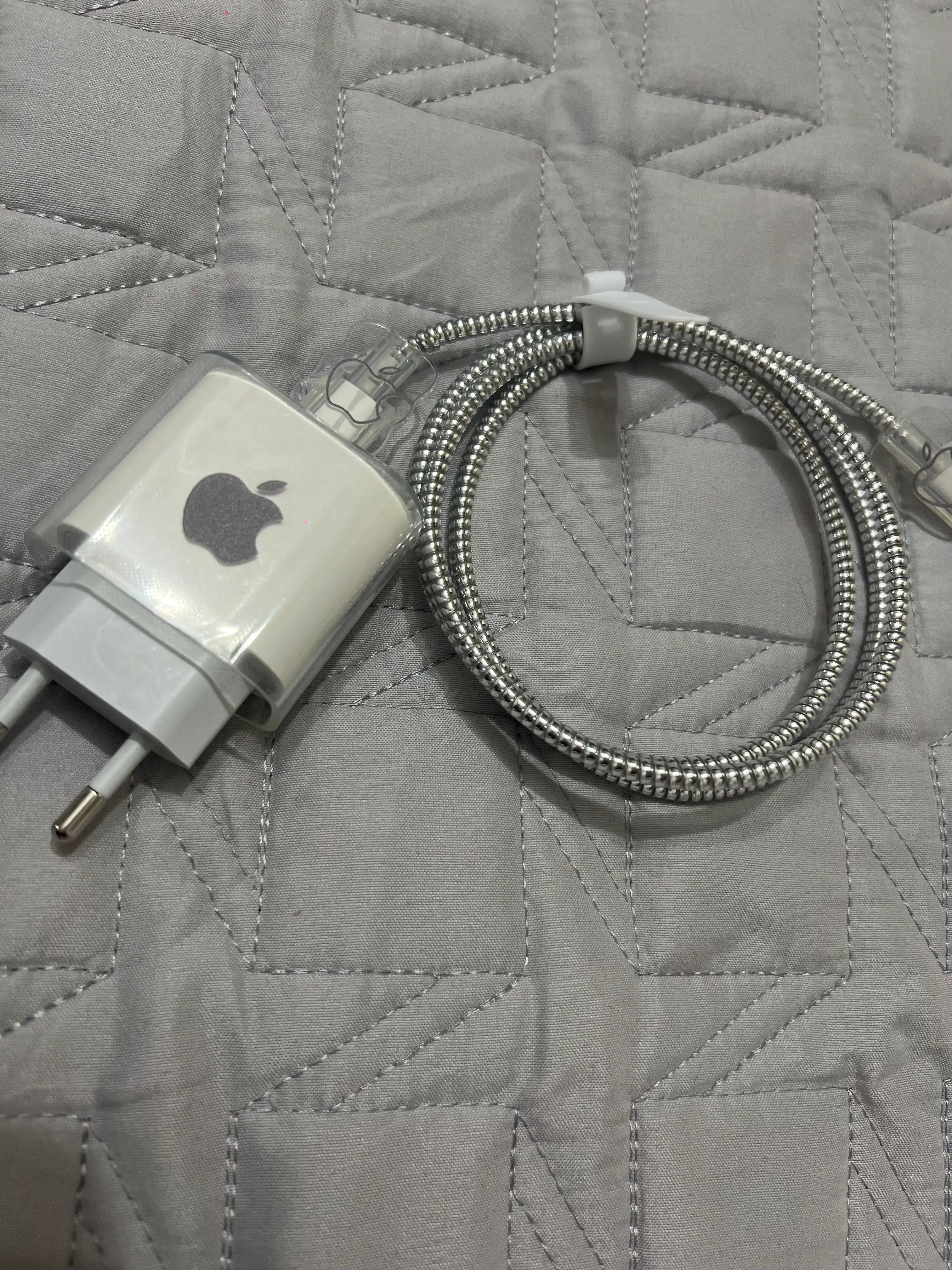 Защитный чехол для зарядного устройства iPhone
