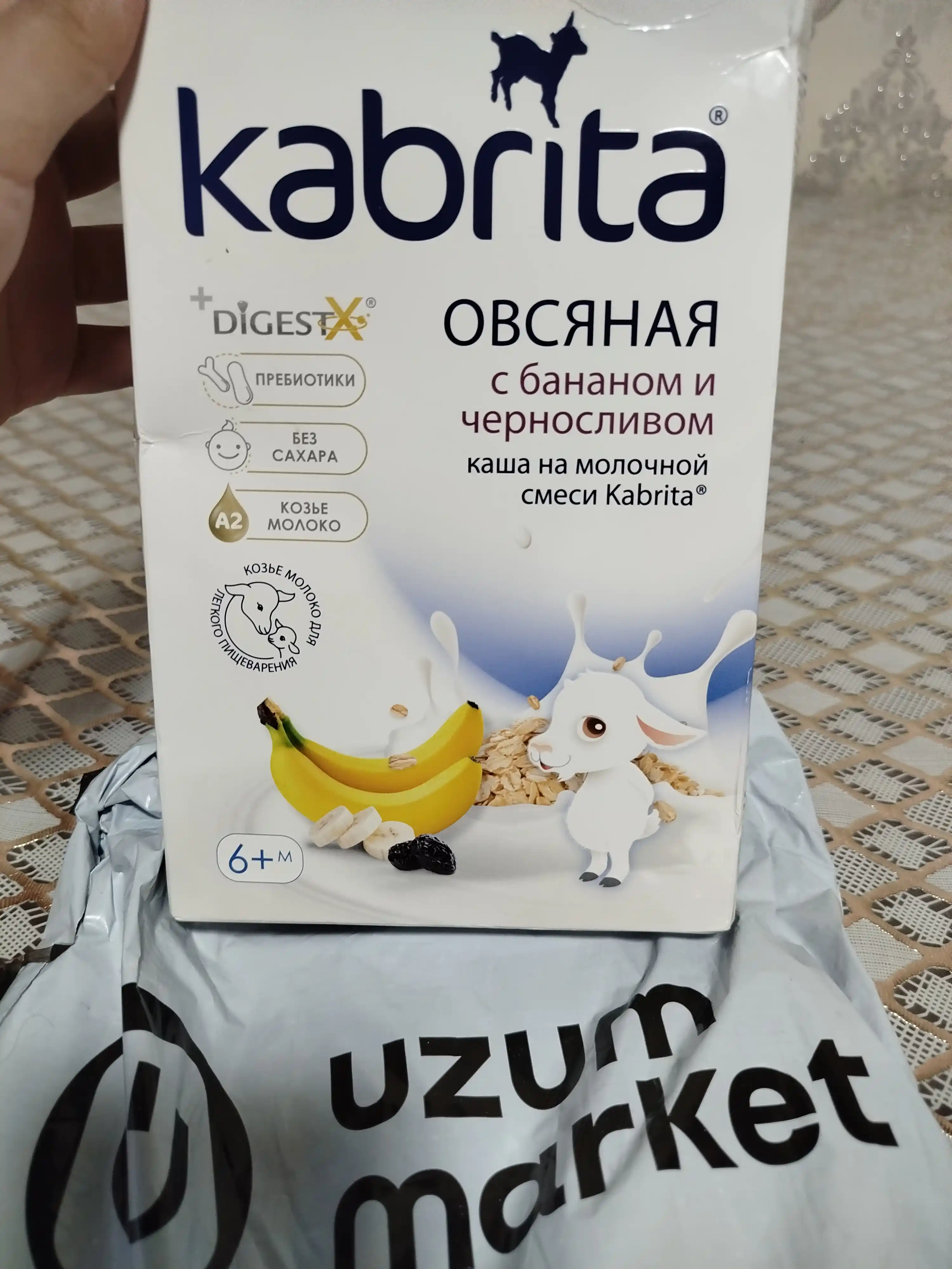 Ovsyanka bo'tqasi Kabrita, banan va qora olxo'ri bilan echki sutida 6 oy bilan, 180 gr