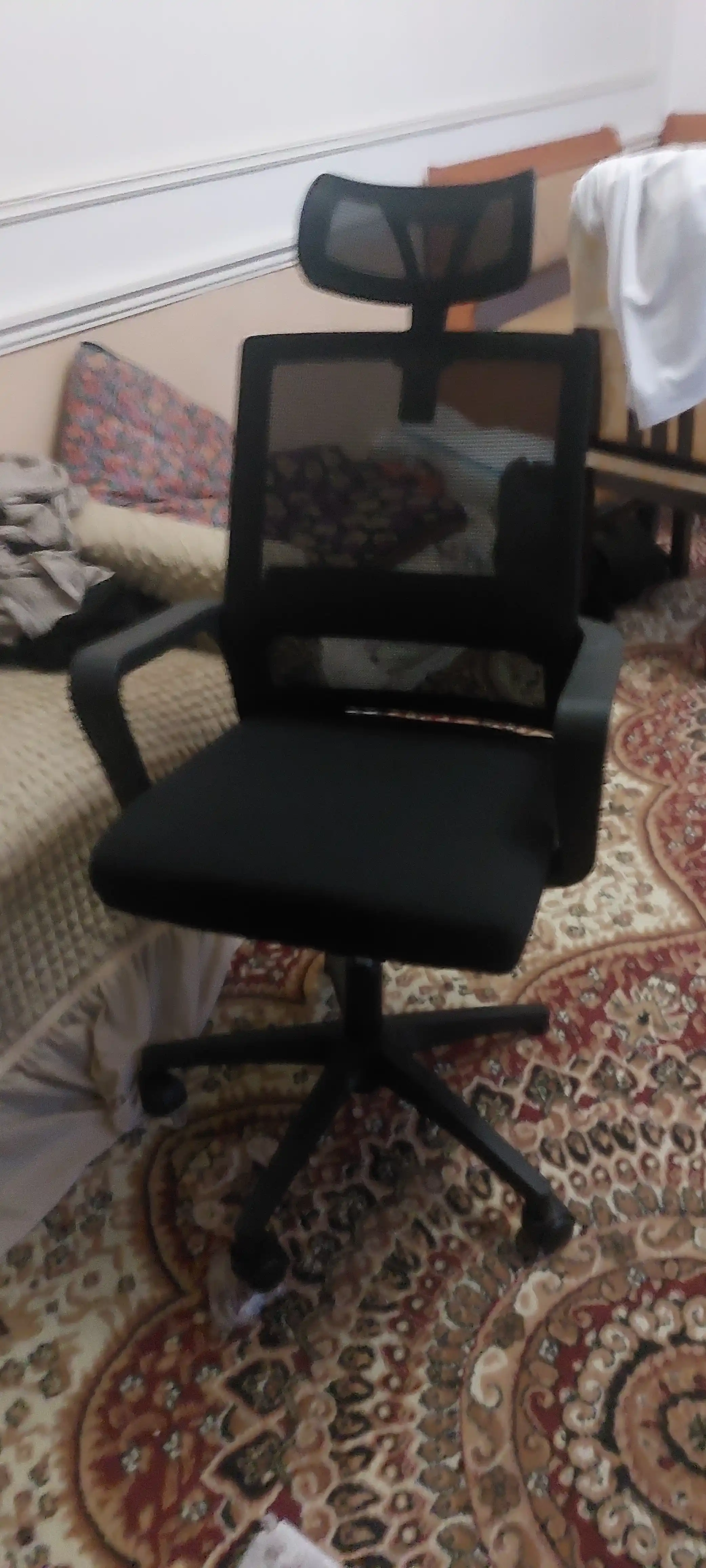 Ofis, uy va boshqa xonalar uchun kreslolar, kompyuter kreslolari