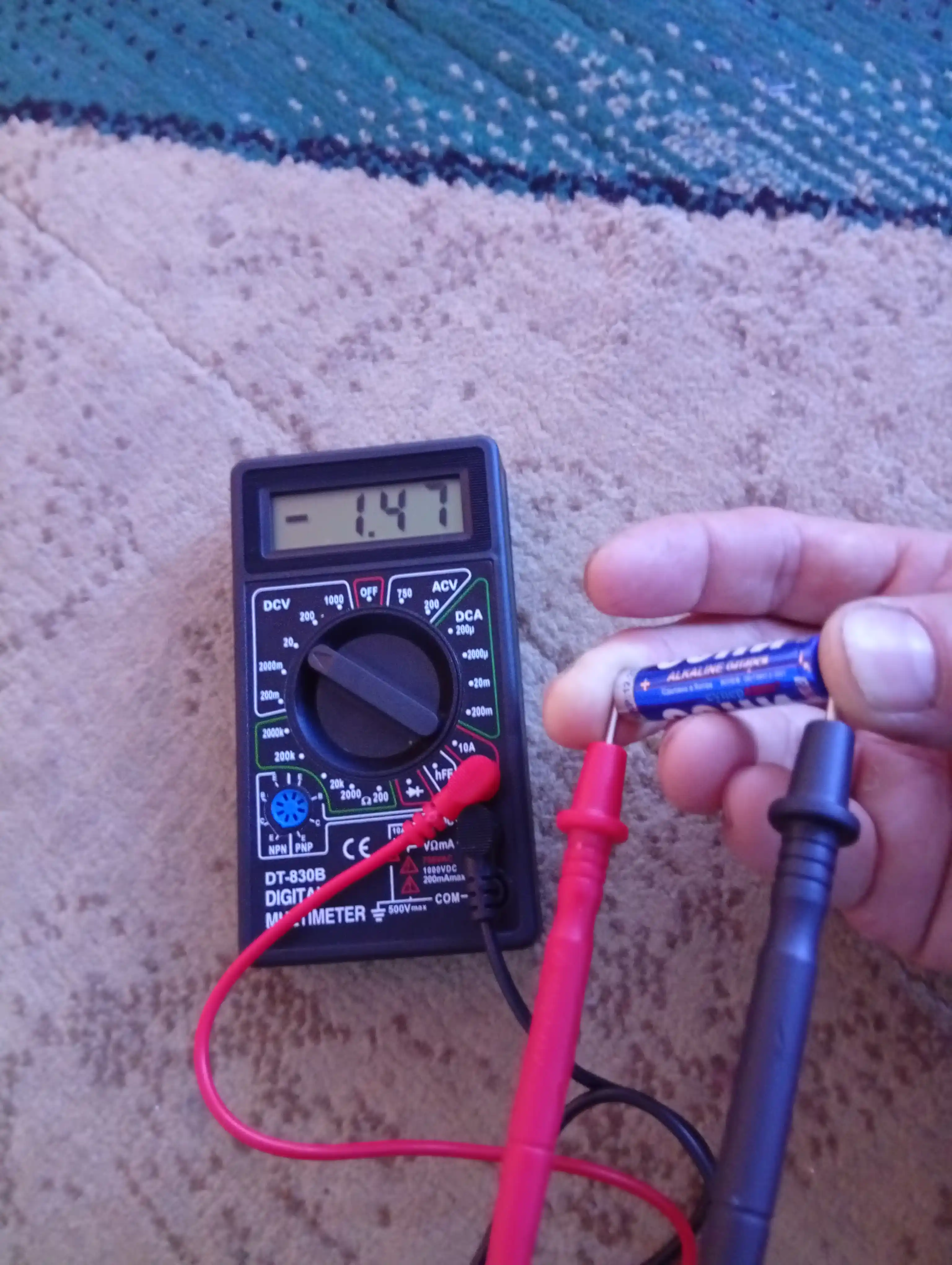 Raqamli multimetr DT-830B: tok, kuchlanish va qarshilikni olchash uchun