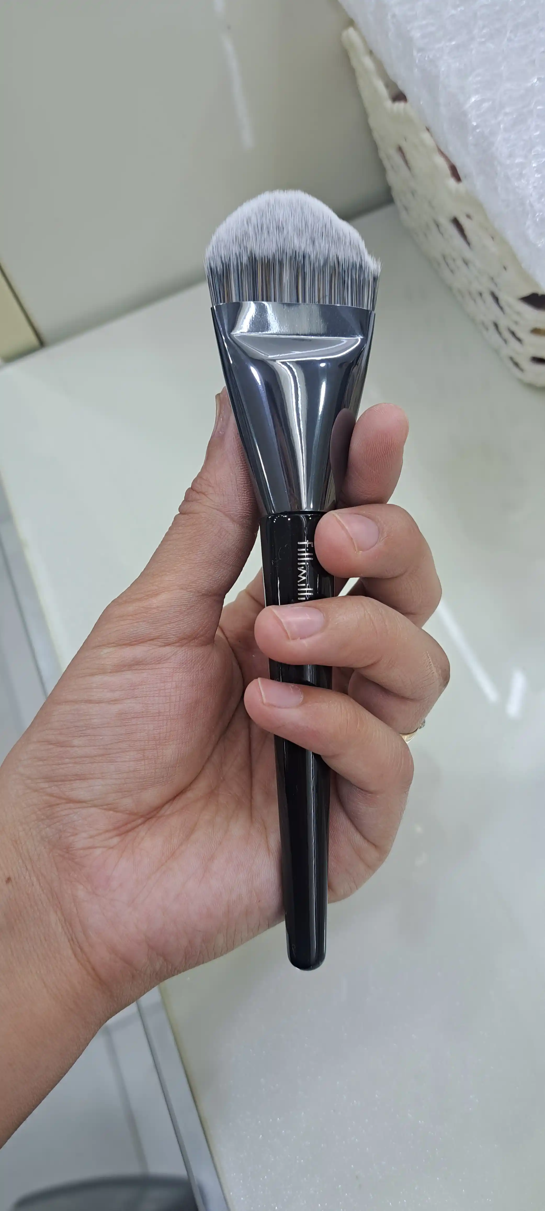 Tonal kremlaruchun bo'yanish cho'tkasi