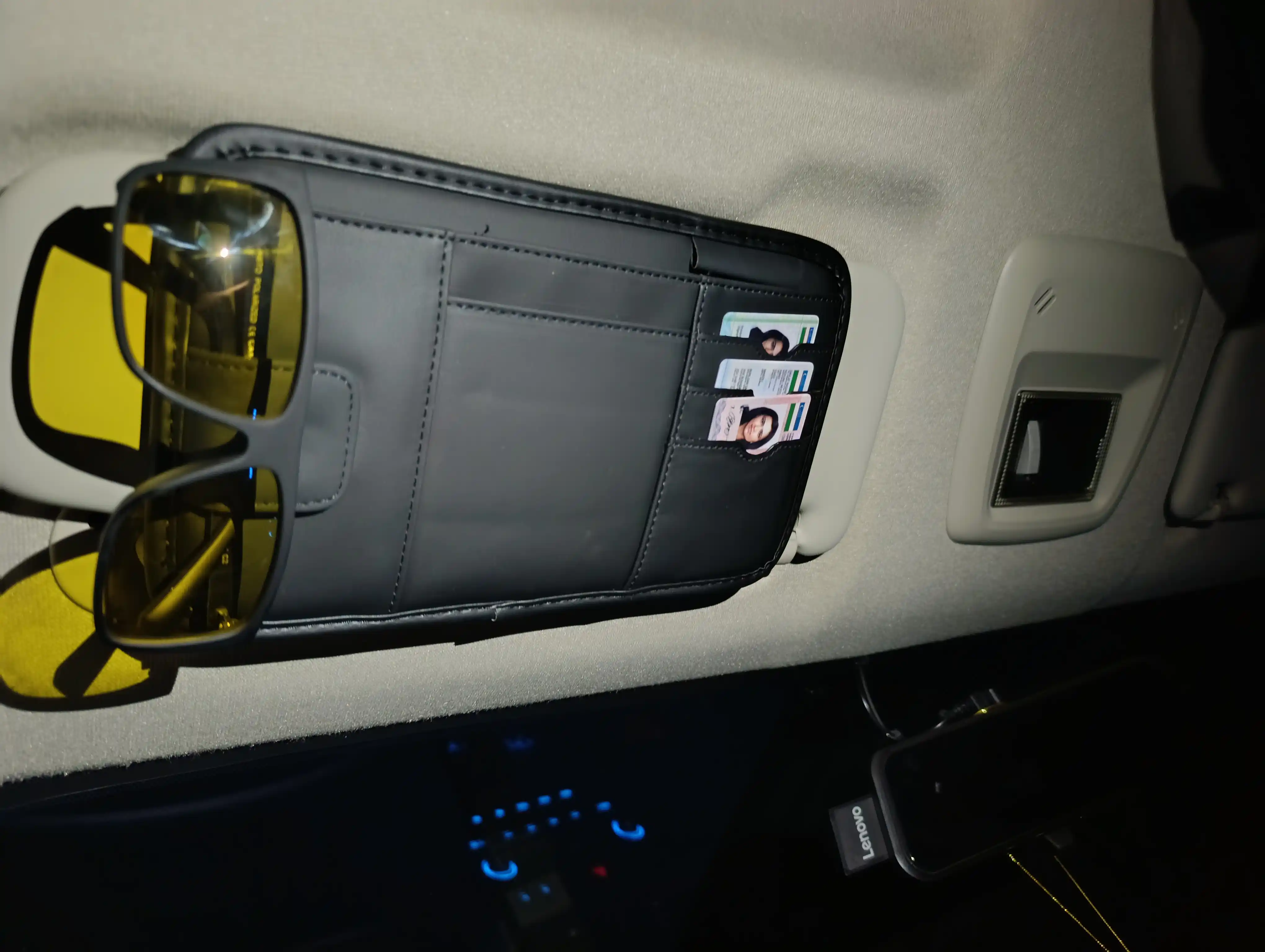 Avtomobil quyosh niqobi ostida organizator, eko-charm