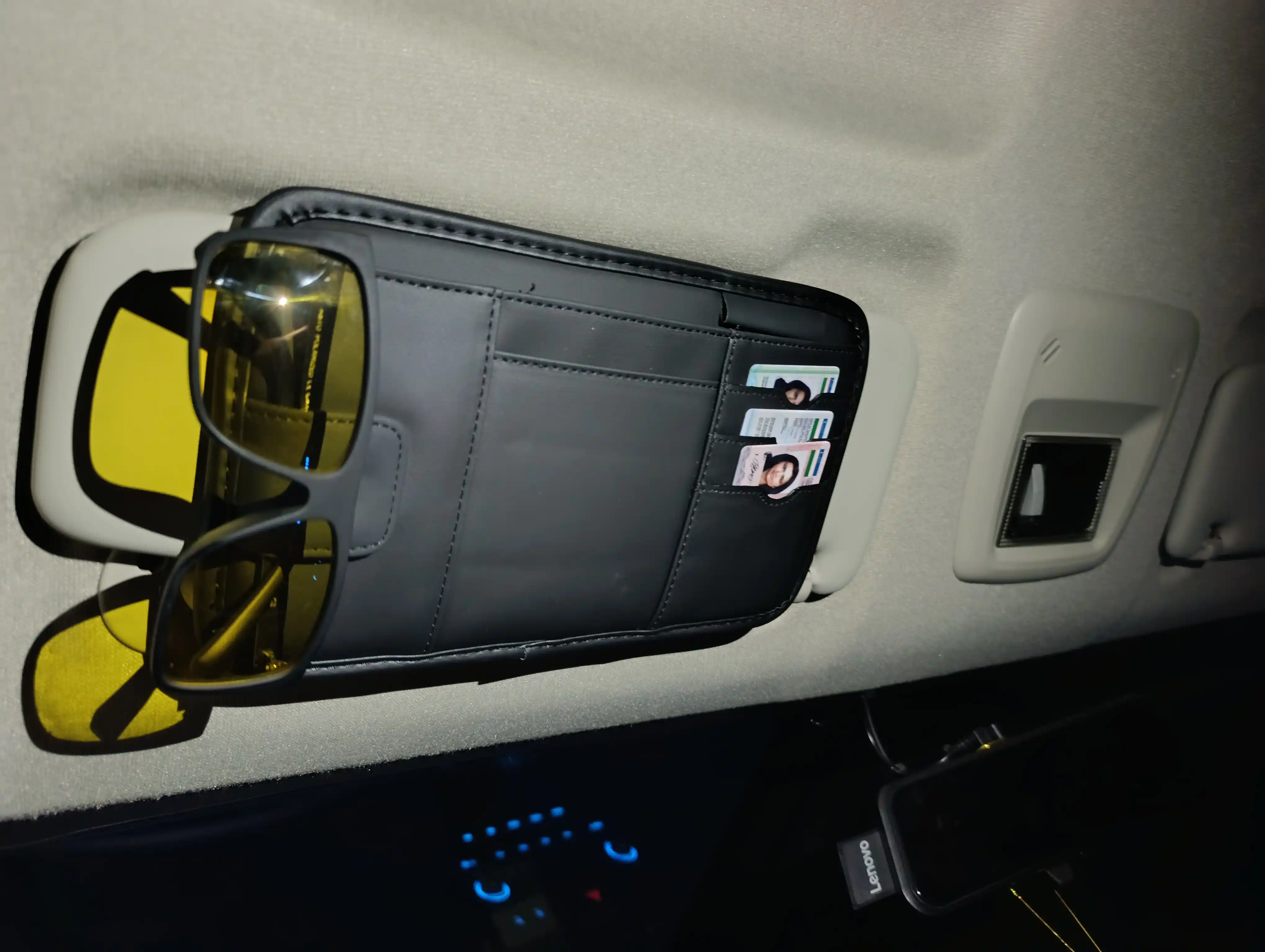 Avtomobil quyosh niqobi ostida organizator, eko-charm