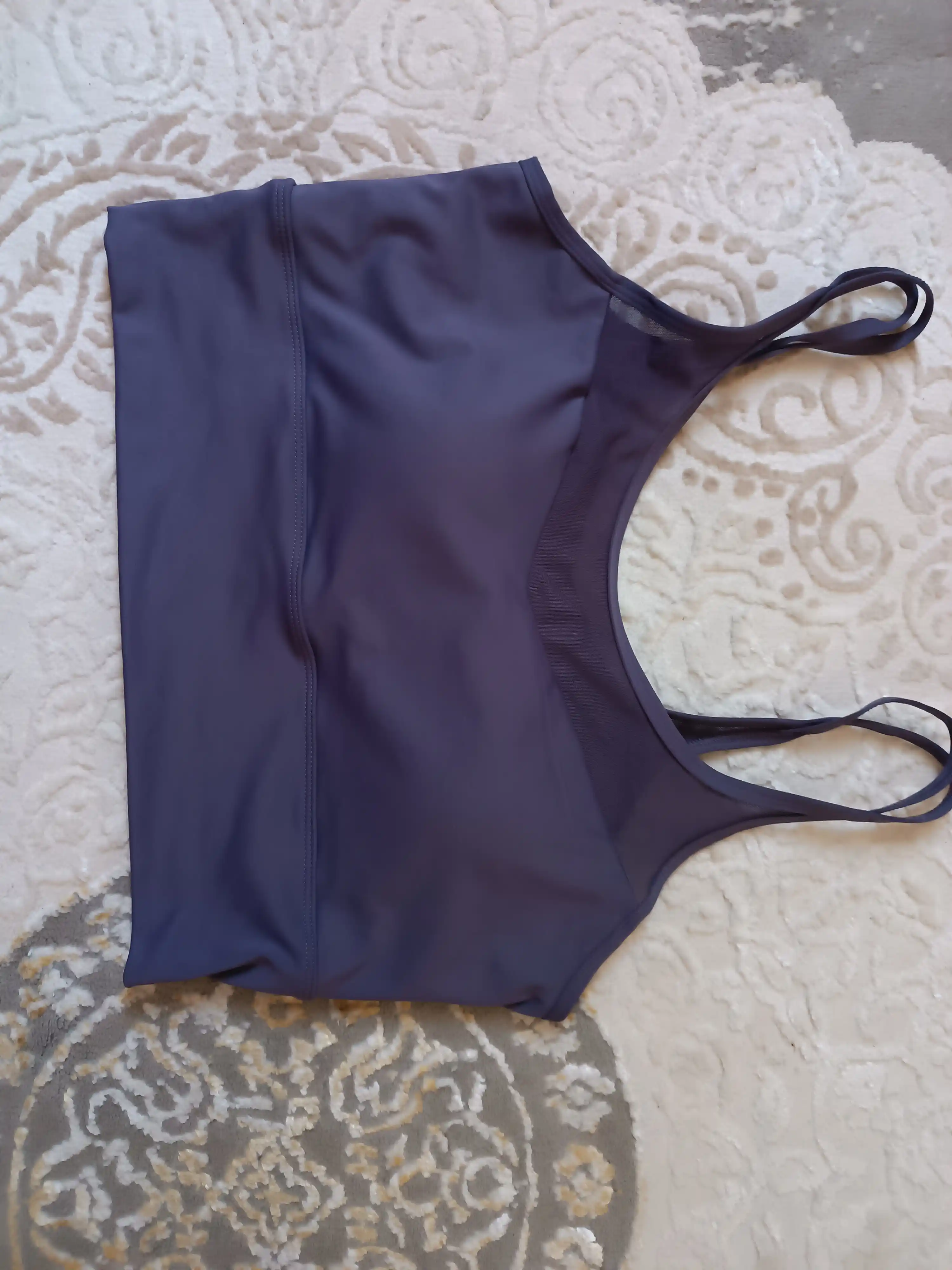 Ayollar sport topi Kioko. Olinadigan chashkali sport to'pi. Ayollar spor kiyimi