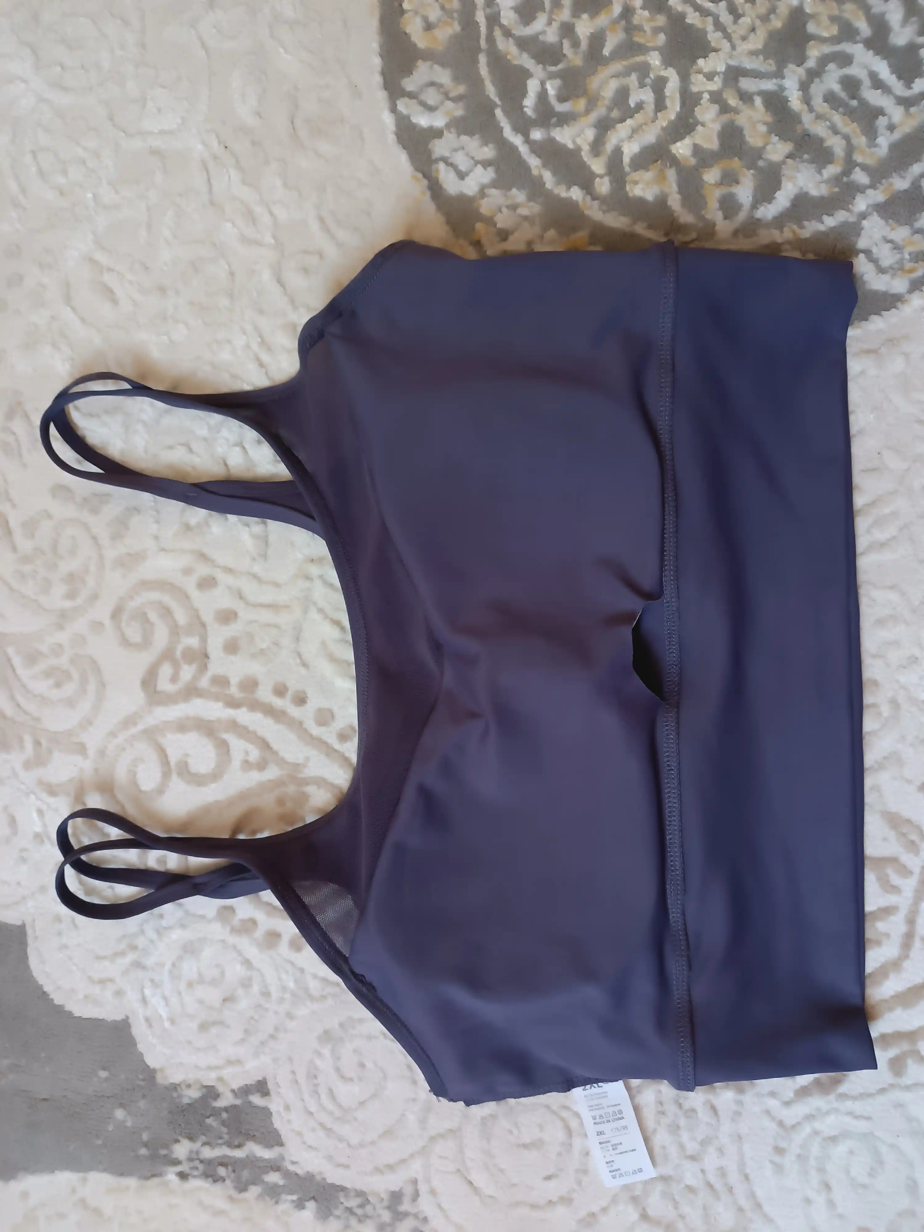 Ayollar sport topi Kioko. Olinadigan chashkali sport to'pi. Ayollar spor kiyimi