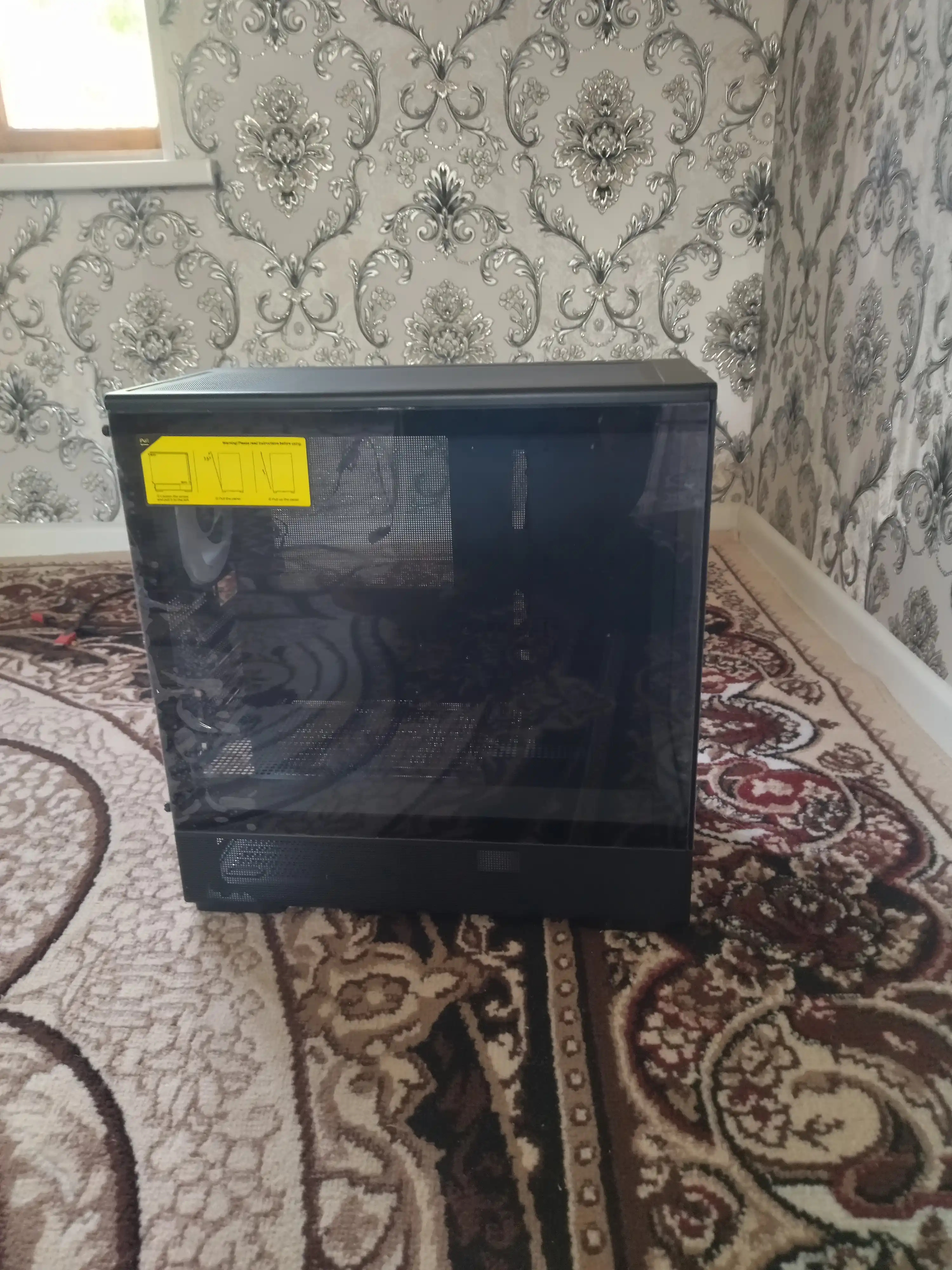 Компьютерный корпус Zalman P10, 1 кулер в комплекте, полностью стеклянный, ARGB подсветка