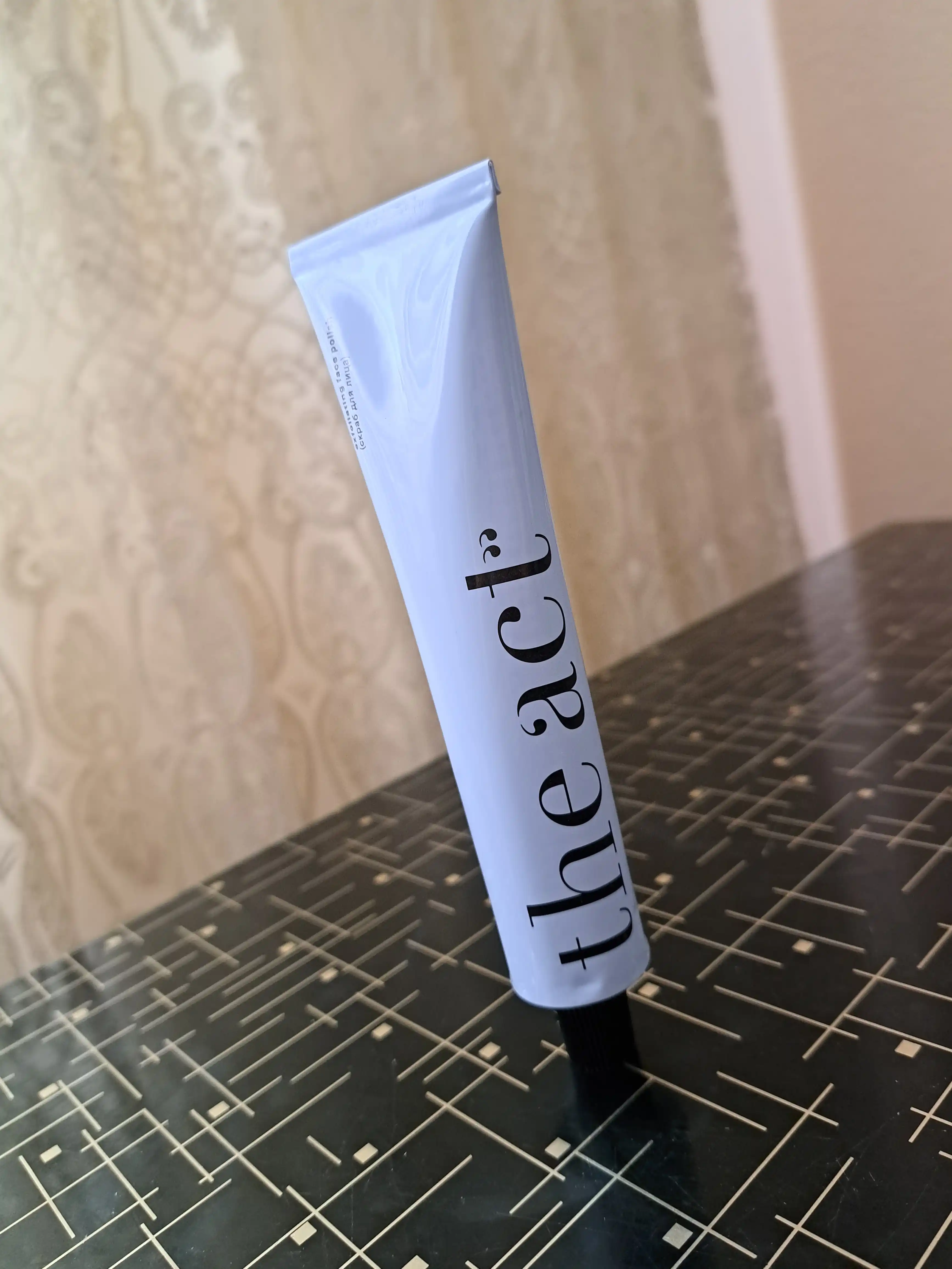 The Act yuz uchun polirlaydigan skrab, eksfoliatsiya (po‘st tashlash) ta’siri bilan, 65 ml