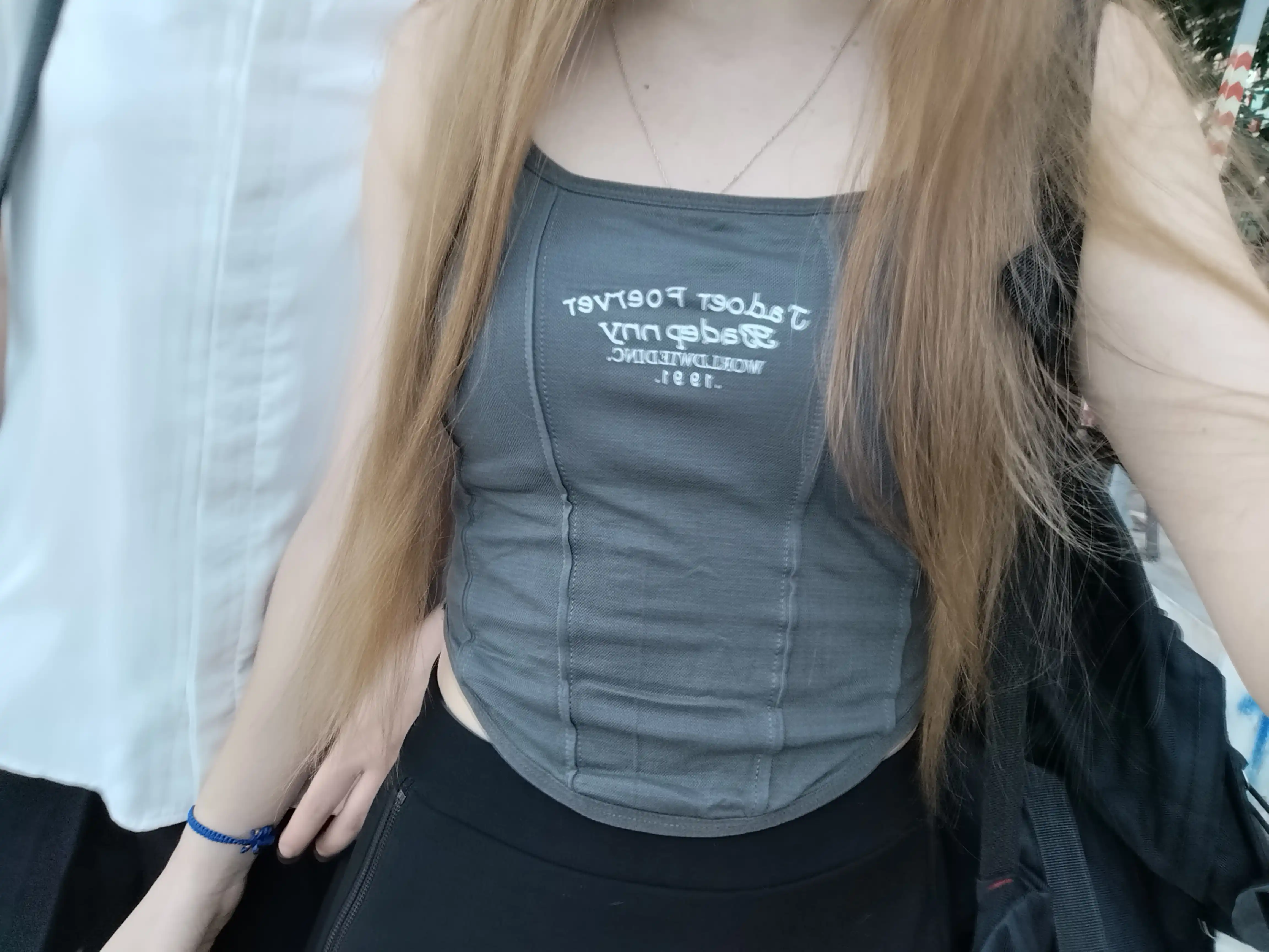 Ayollar uchun toplar, bazaviy krop top va mayka ayollar uchun