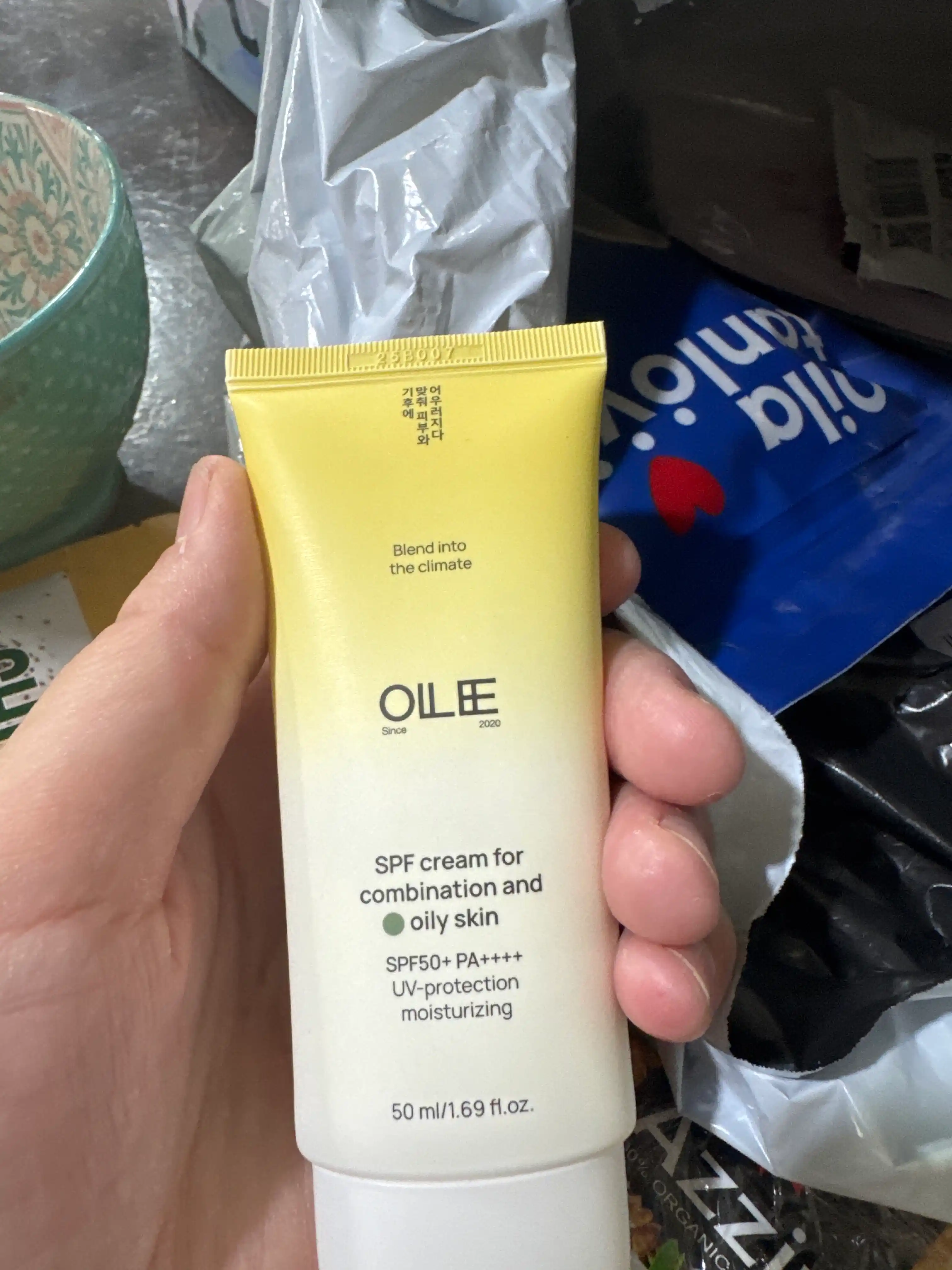 Солнцезащитный крем OLLEE для лица SPF50+ для жирной и комбинированной кожи, 50 мл