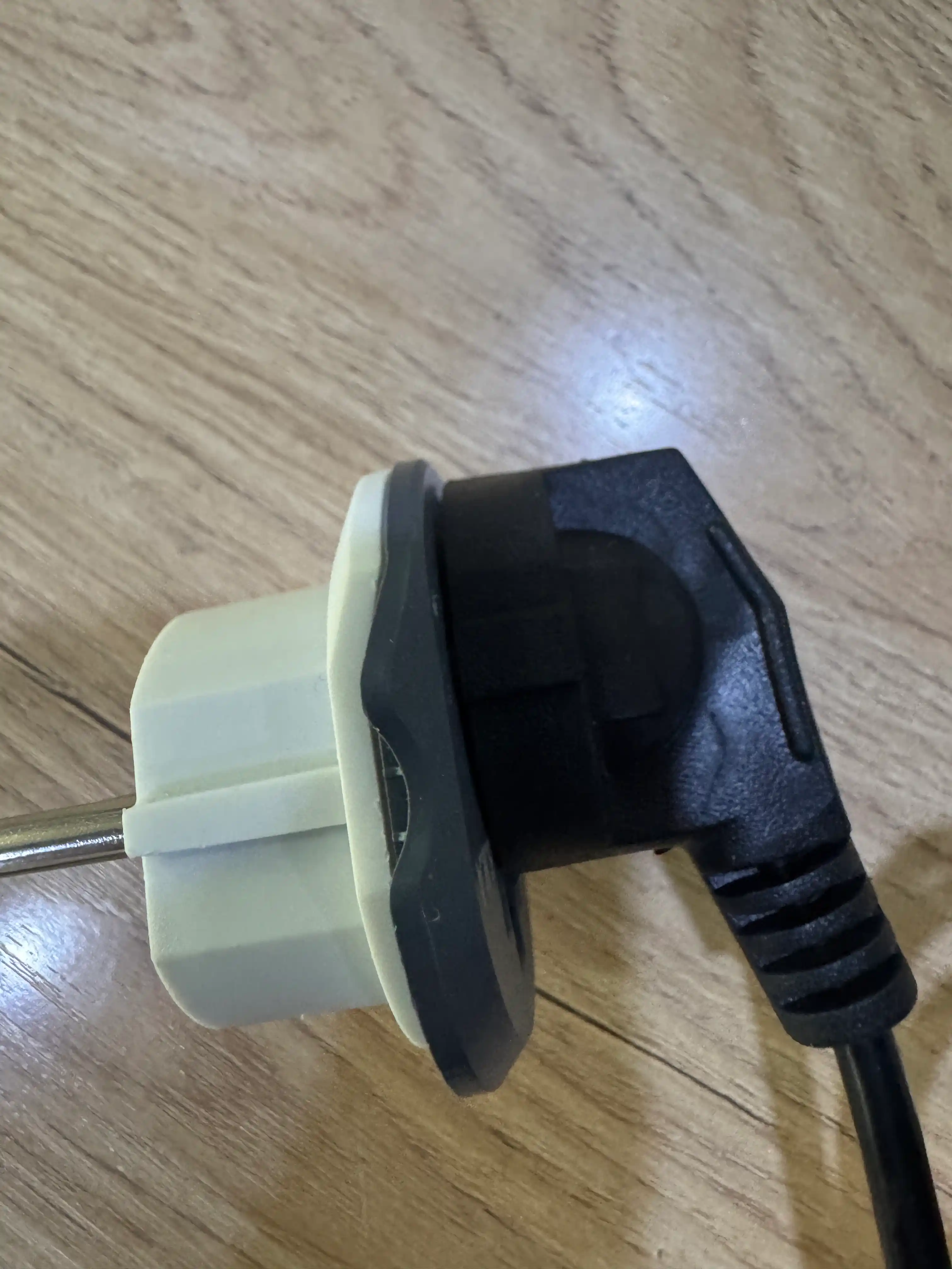 Merkan Universal adapter, evro va o'zb rozetka uchun, Merkan KT168, terminator, 16 A