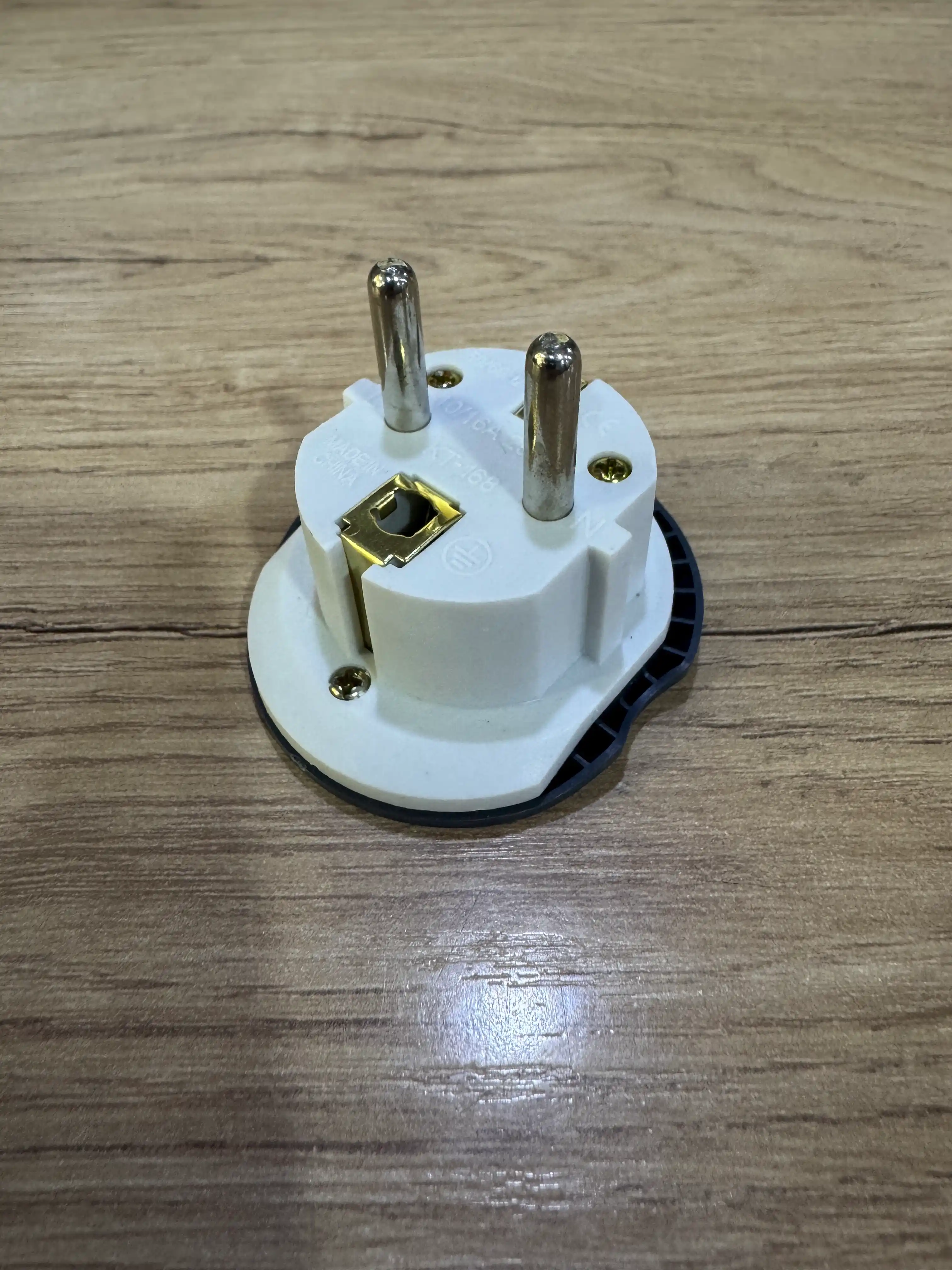 Merkan Universal adapter, evro va o'zb rozetka uchun, Merkan KT168, terminator, 16 A