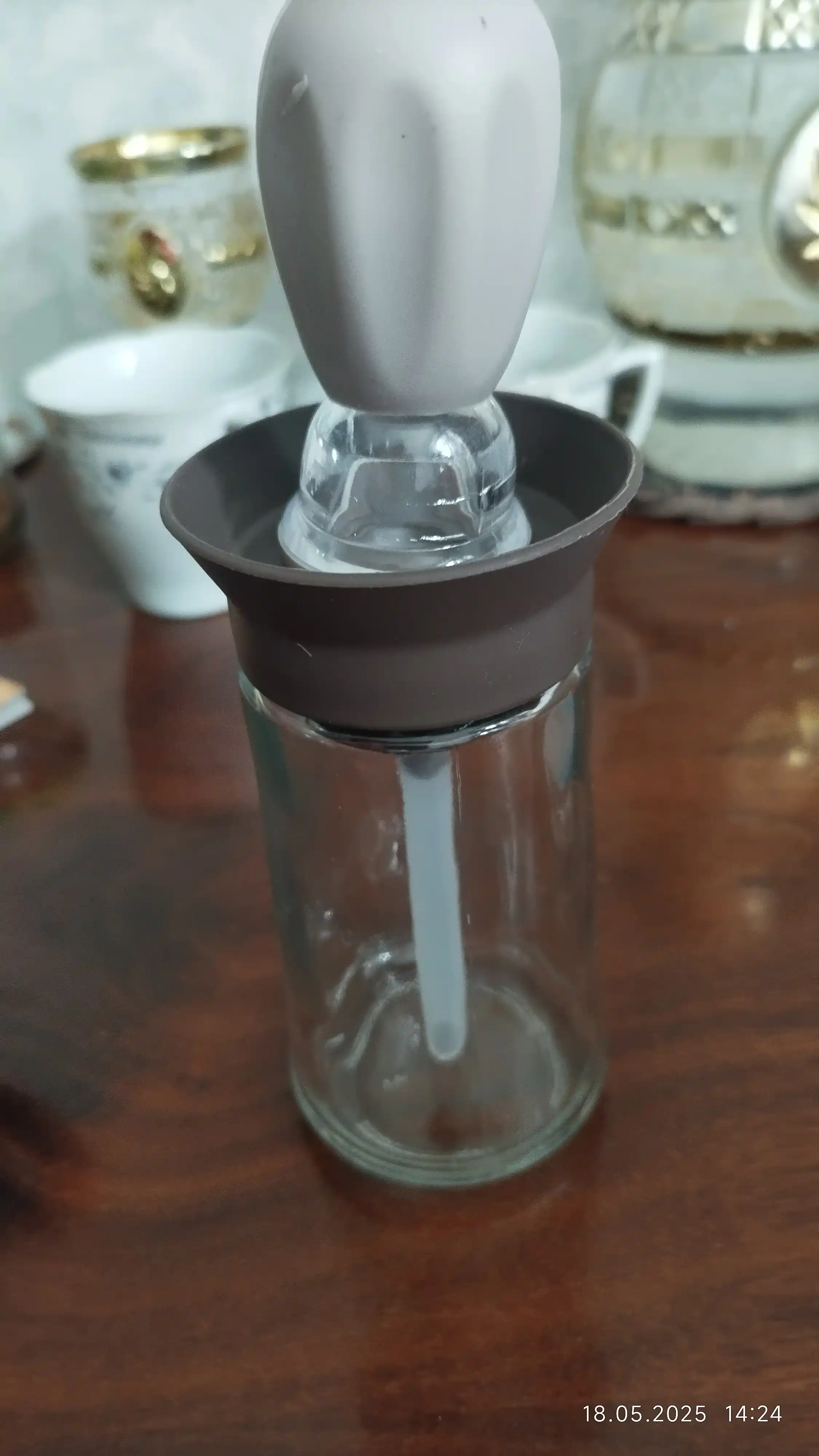 Moy uchun sig‘imli silikon cho‘tkacha, hajmi 180 ml